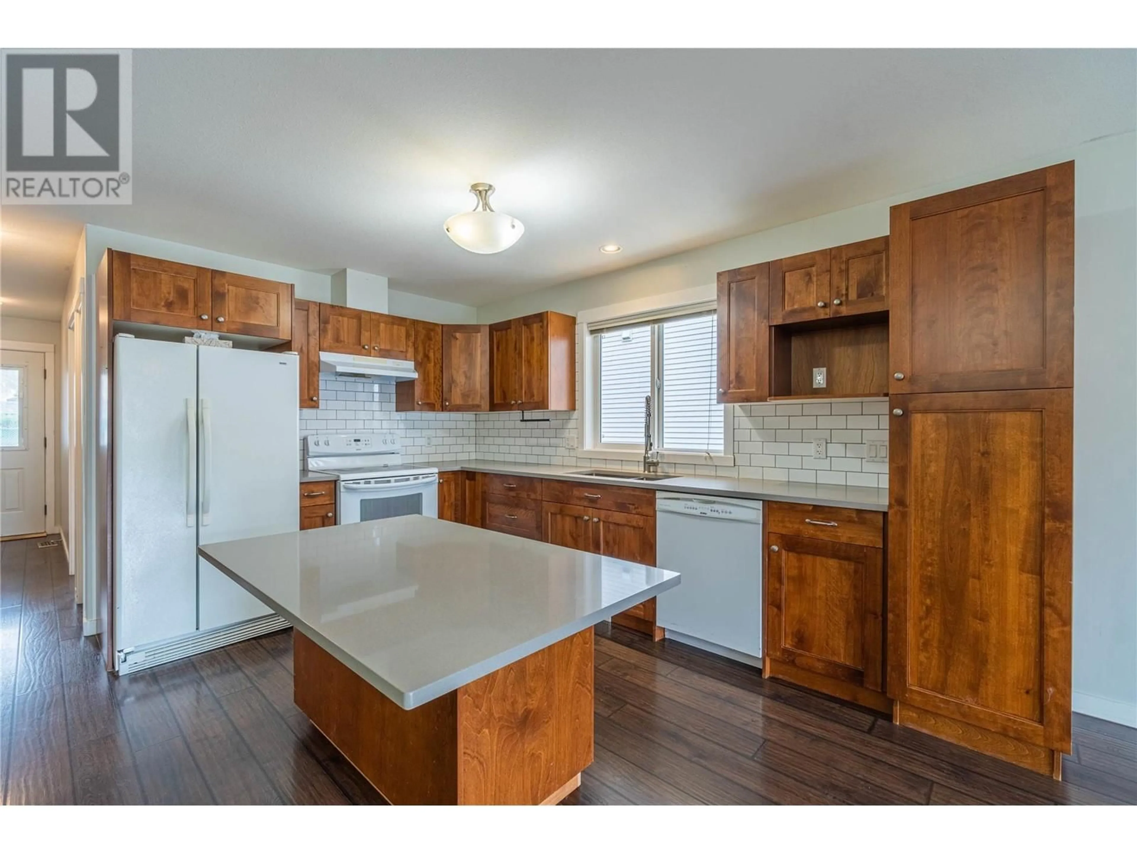 Standard kitchen, unknown for 33 - 1836 GREENFIELD AVENUE, Kamloops British Columbia V2B8T2