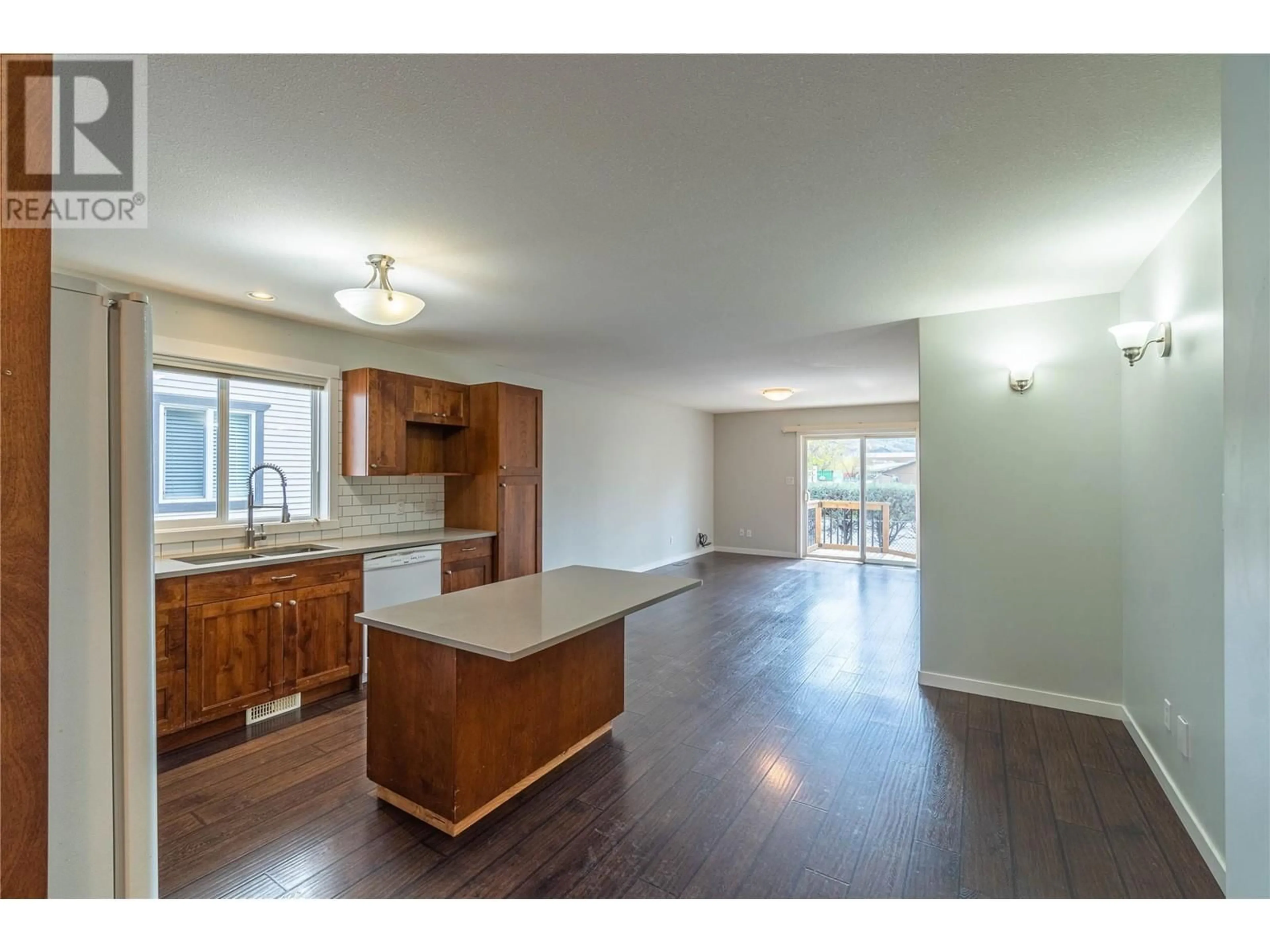 Open concept kitchen, wood/laminate floor for 33 - 1836 GREENFIELD AVENUE, Kamloops British Columbia V2B8T2
