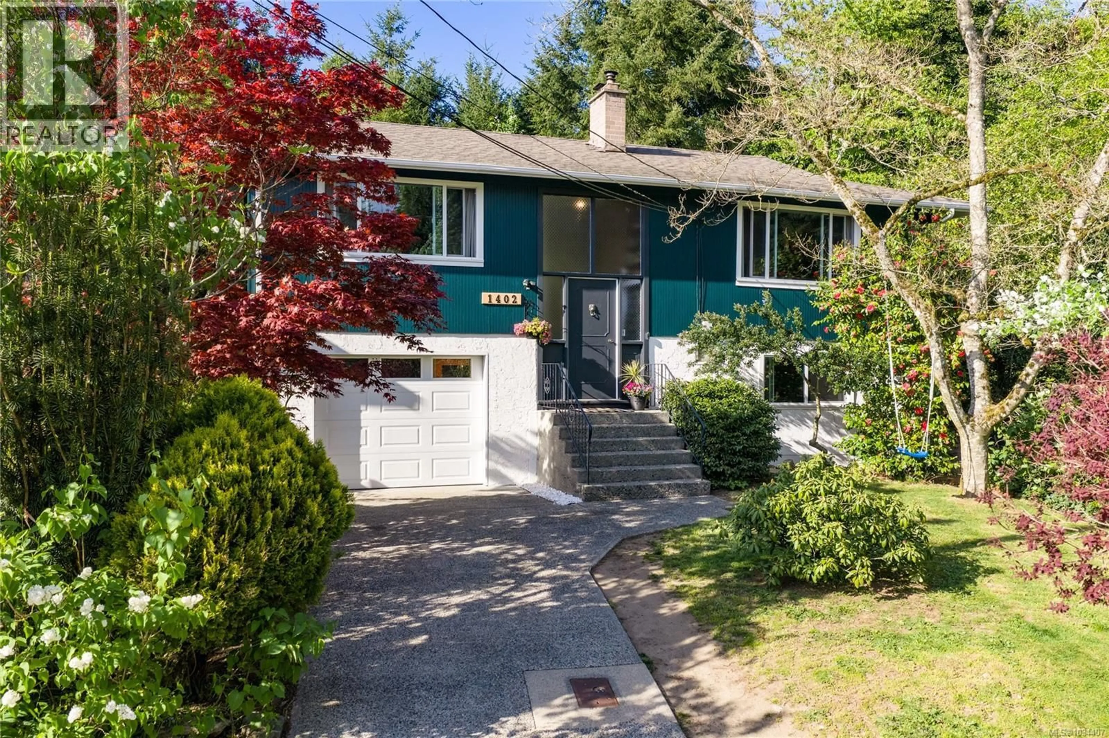 Home with vinyl exterior material, street for 1402 WHITE STREET, Nanaimo British Columbia V9S1J2