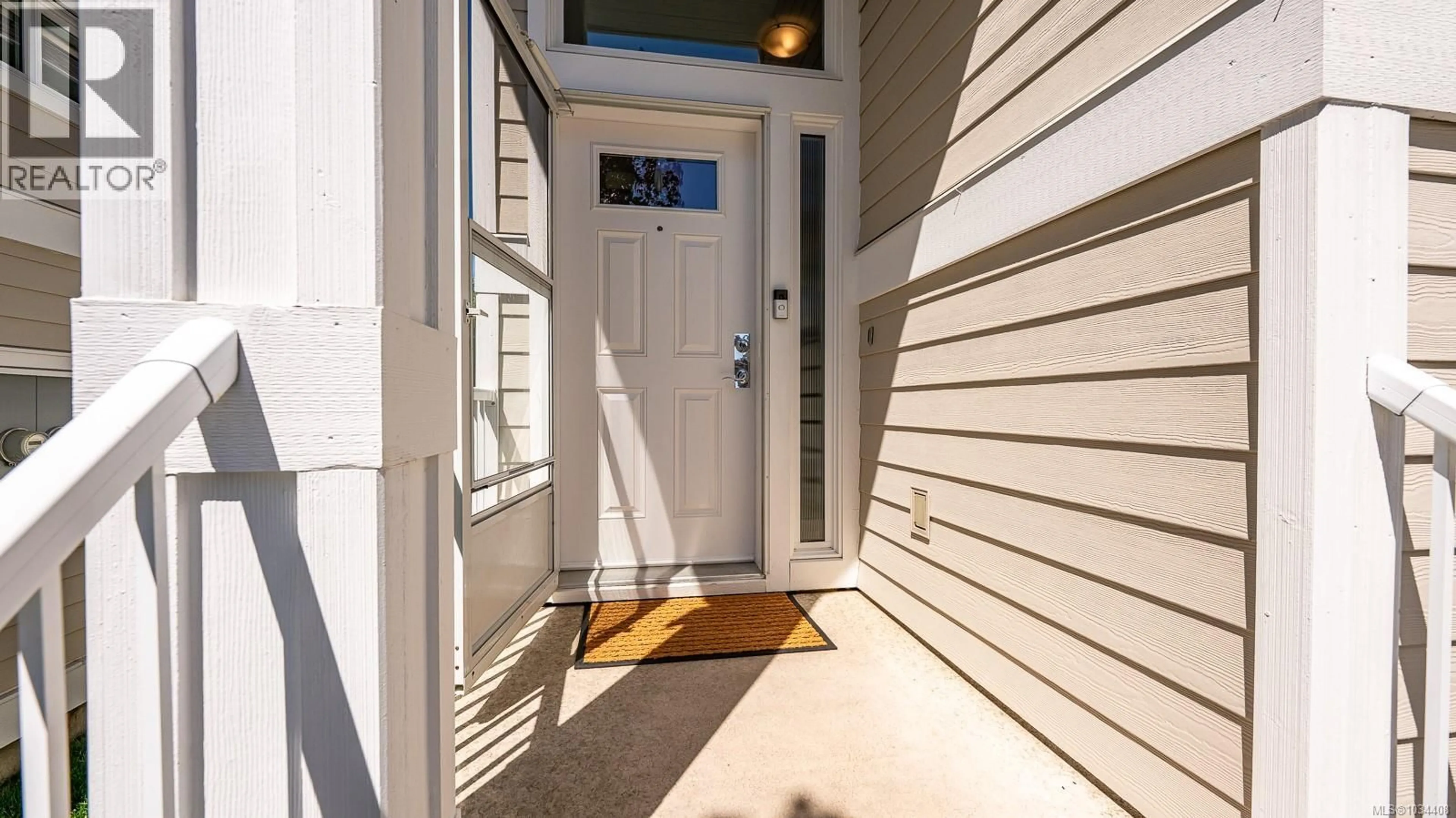 Indoor entryway for 23 - 700 LANCASTER WAY, Comox British Columbia V9M0B6