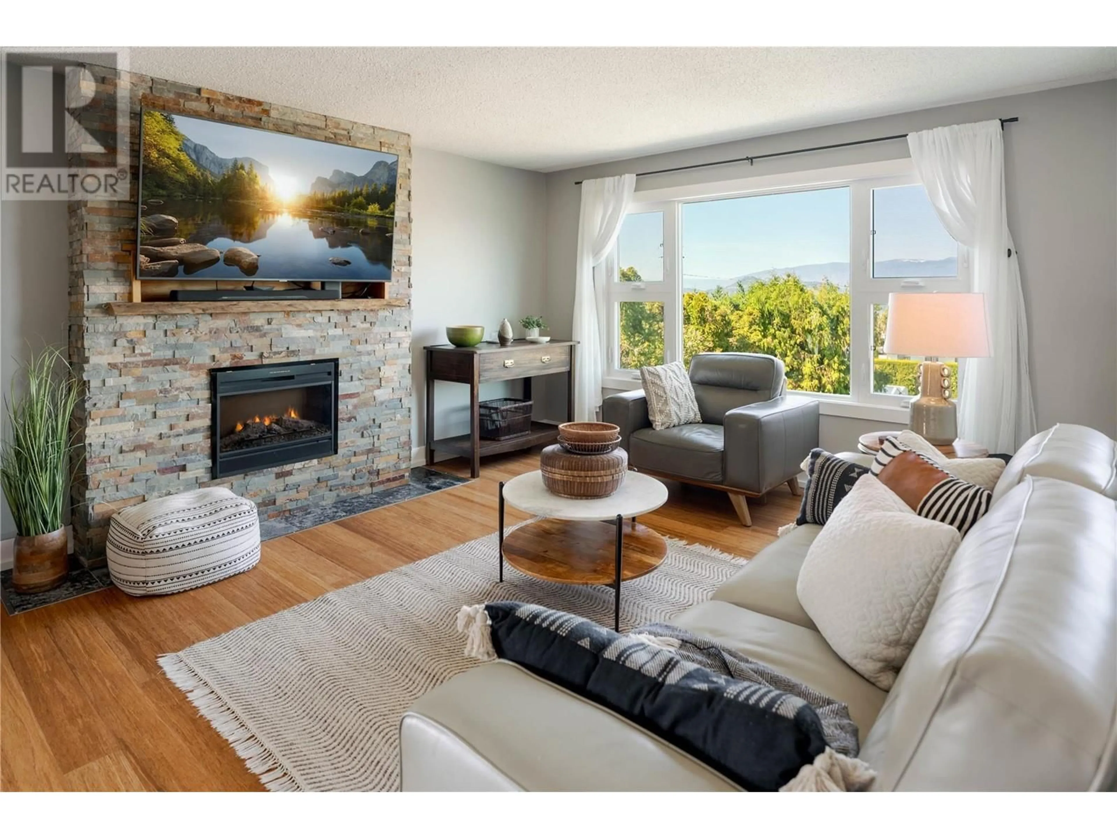 Living room with furniture, wood/laminate floor for 1815 JONATHAN ROAD, Kelowna British Columbia V1P1A9