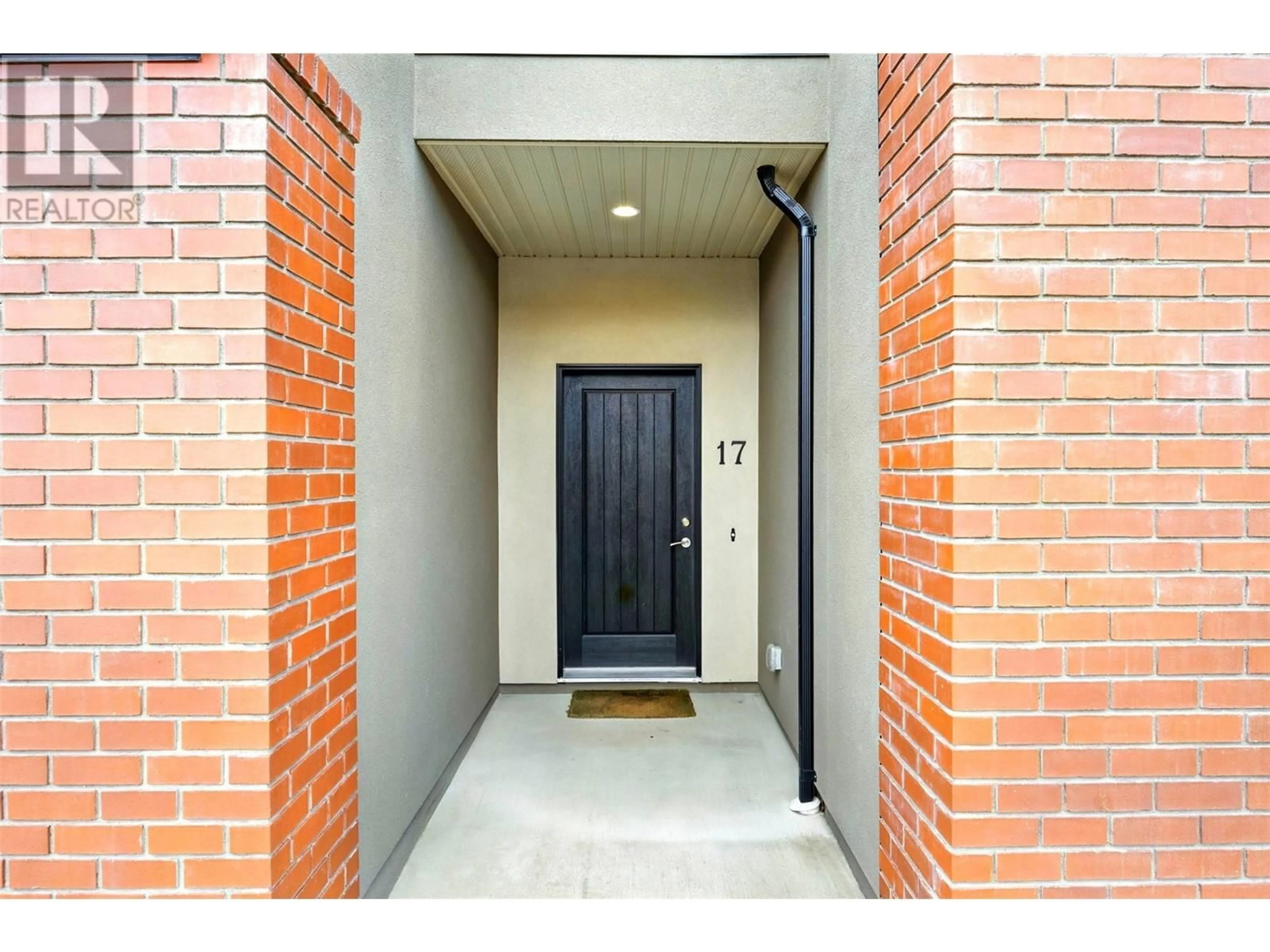 Indoor entryway for 17 - 3620 BROWN ROAD, West Kelowna British Columbia V4T3L2