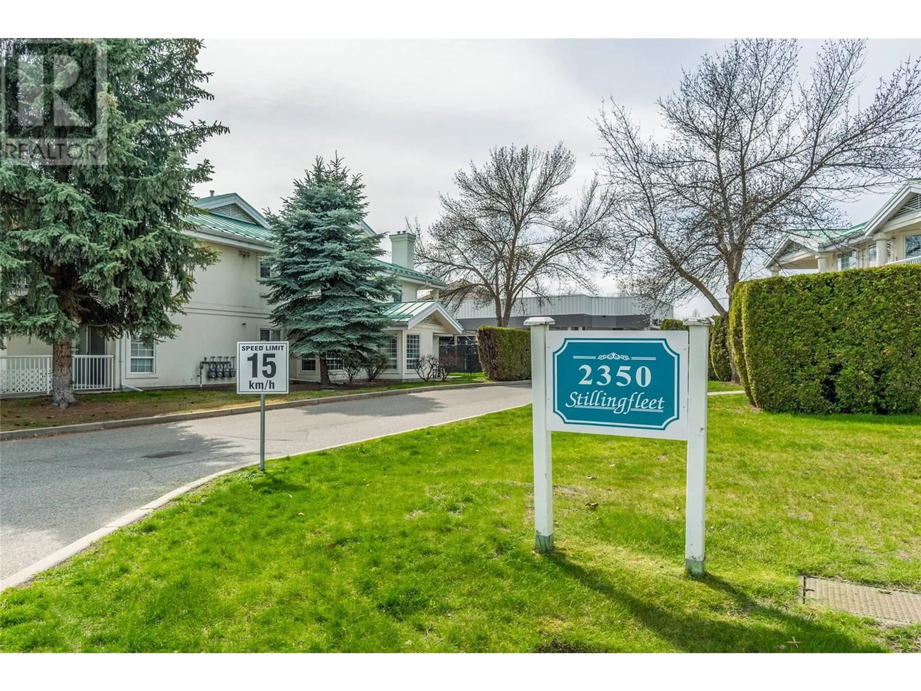 Indoor foyer for 216 - 2350 STILLINGFLEET ROAD, Kelowna British Columbia V1W3X9
