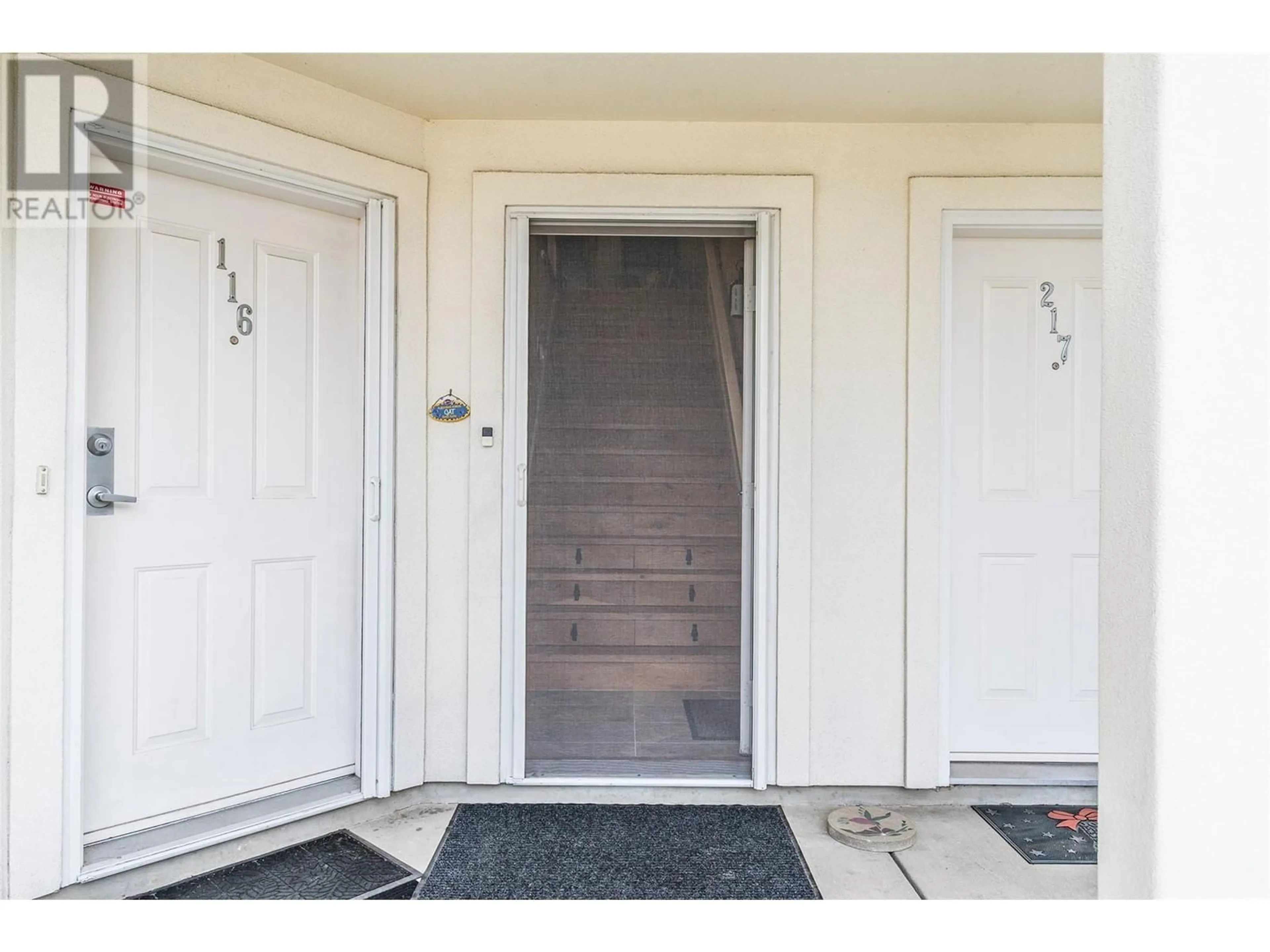 Indoor entryway for 216 - 2350 STILLINGFLEET ROAD, Kelowna British Columbia V1W3X9