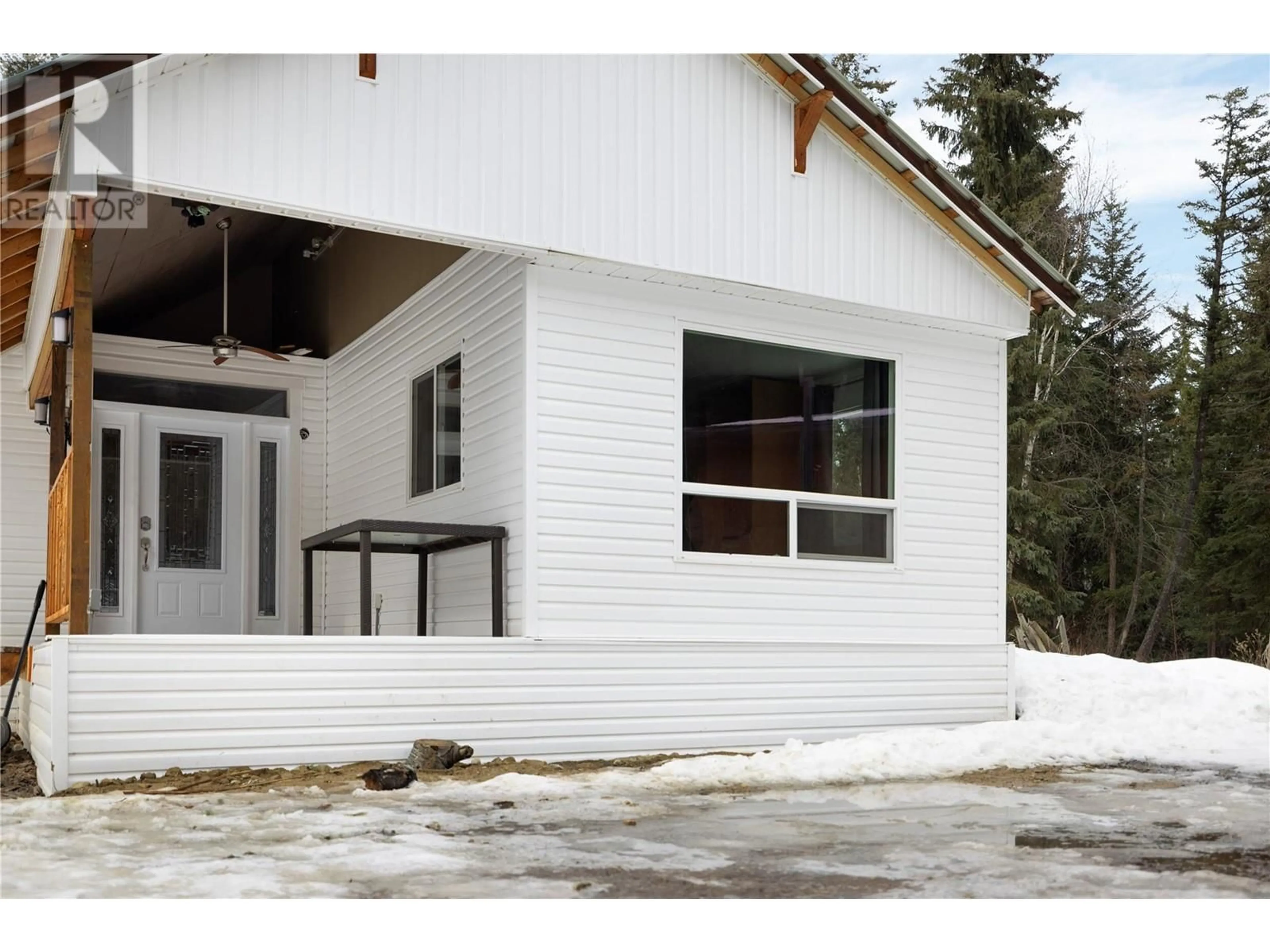 Home with vinyl exterior material, building for 6739 KARJULA ROAD, Falkland British Columbia V0E1W0