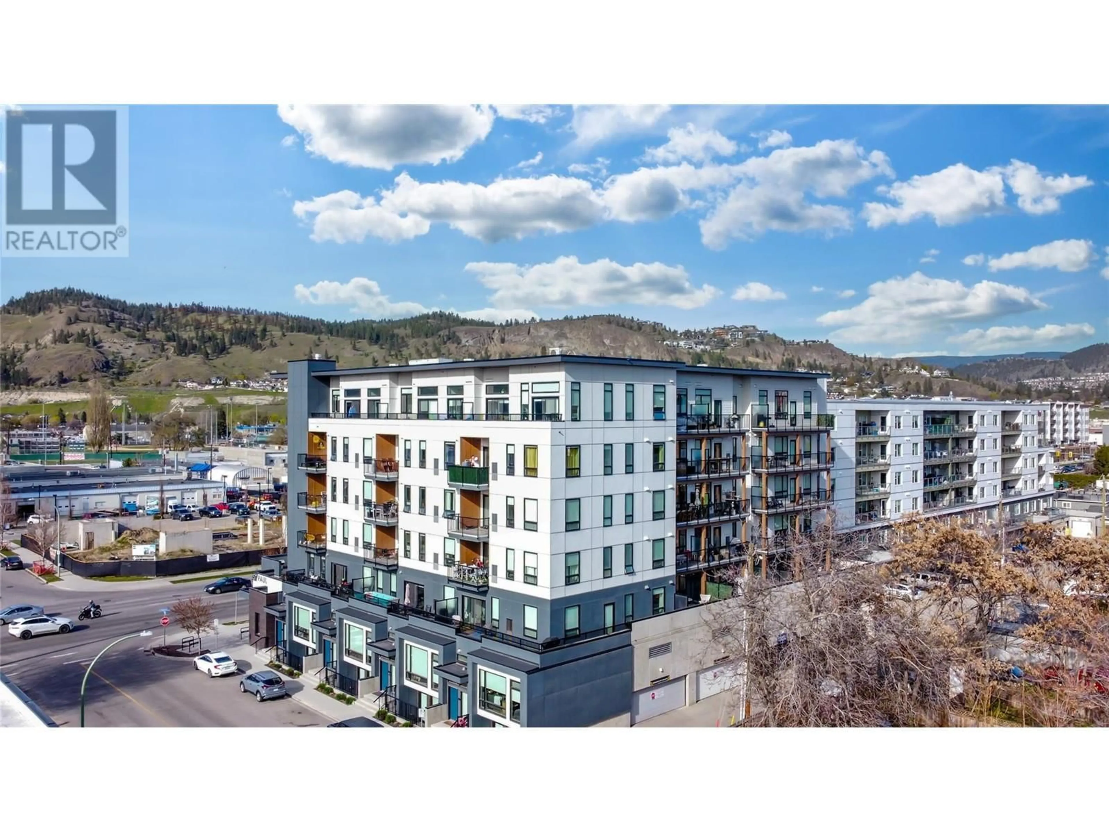 A pic from outside/outdoor area/front of a property/back of a property/a pic from drone, unknown for 606 - 1215 ST PAUL STREET, Kelowna British Columbia V1Y2C7
