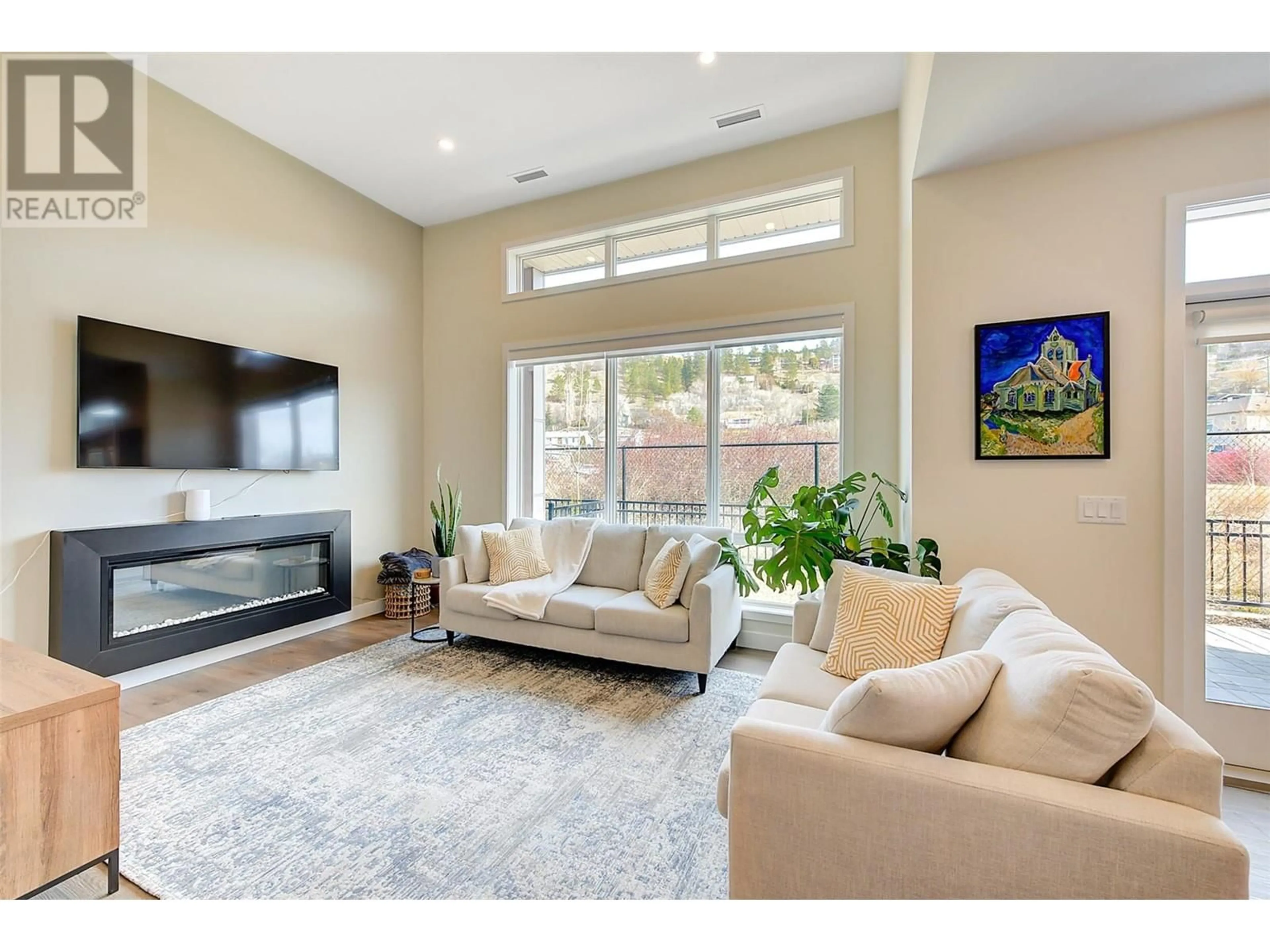 Living room with furniture, unknown for 15 - 3719 WOODSDALE ROAD, Lake Country British Columbia V4V1X2