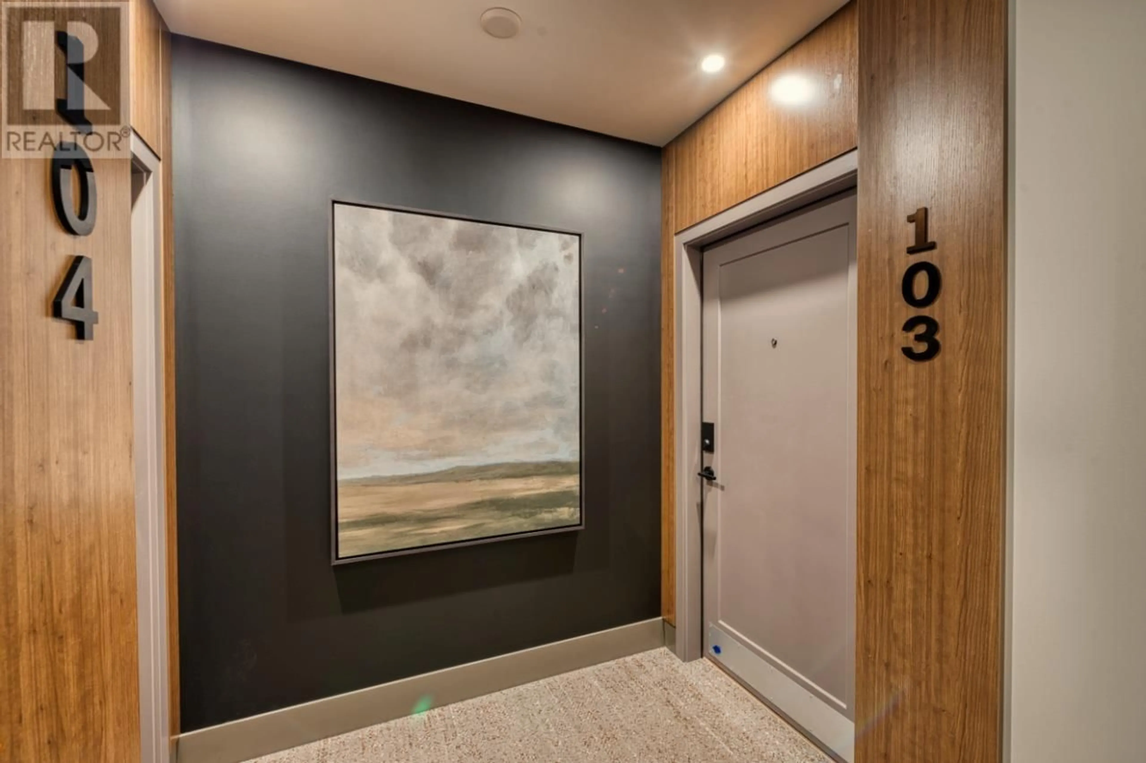 Indoor foyer for 103 - 75 PREDATOR RIDGE DRIVE, Vernon British Columbia V1H1G4