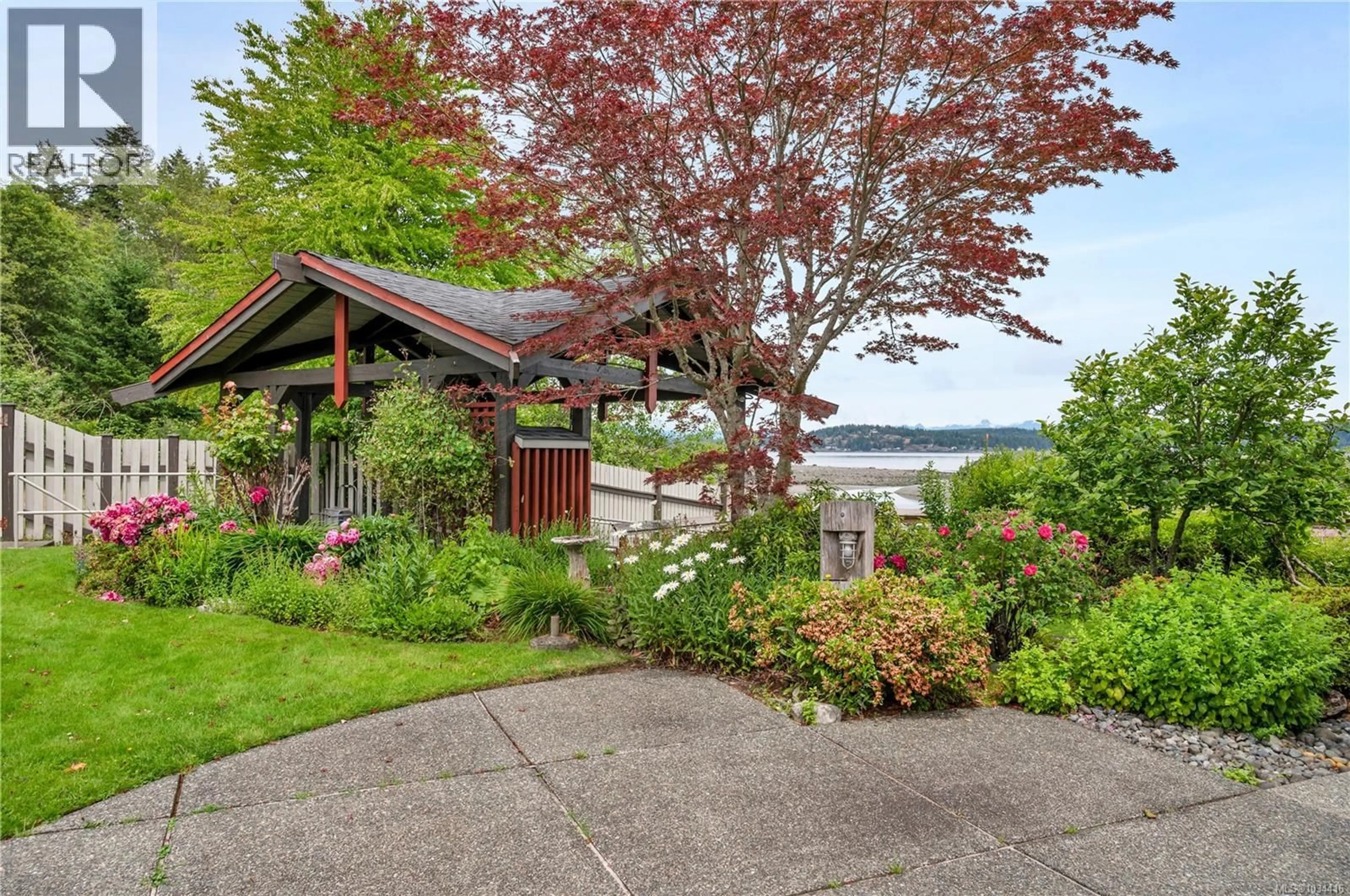 Patio, water/lake/river/ocean view for 3206 - 27 ISLAND HIGHWAY SOUTH, Campbell River British Columbia V9W1A3