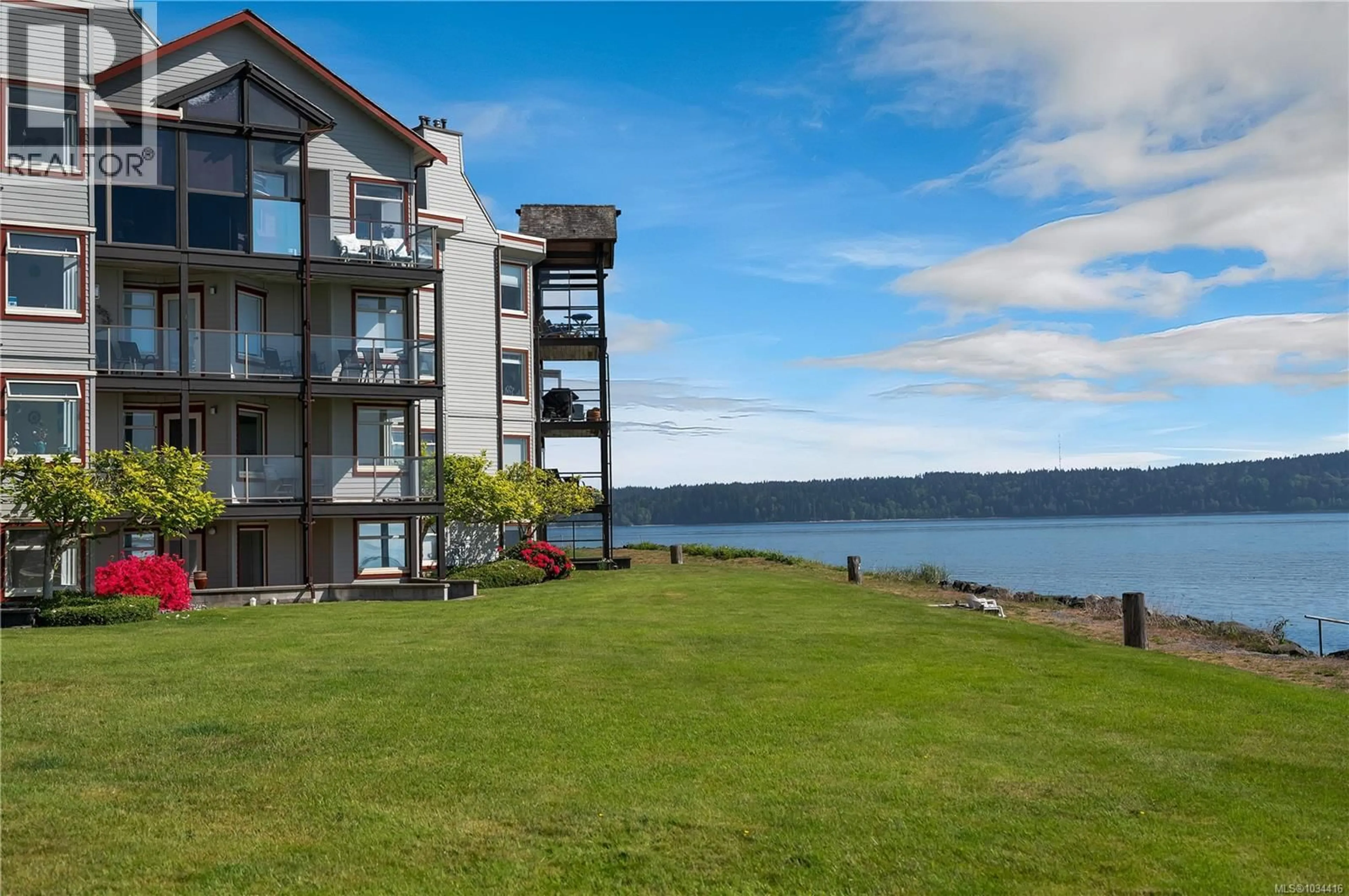 Patio, water/lake/river/ocean view for 3206 - 27 ISLAND HIGHWAY SOUTH, Campbell River British Columbia V9W1A3