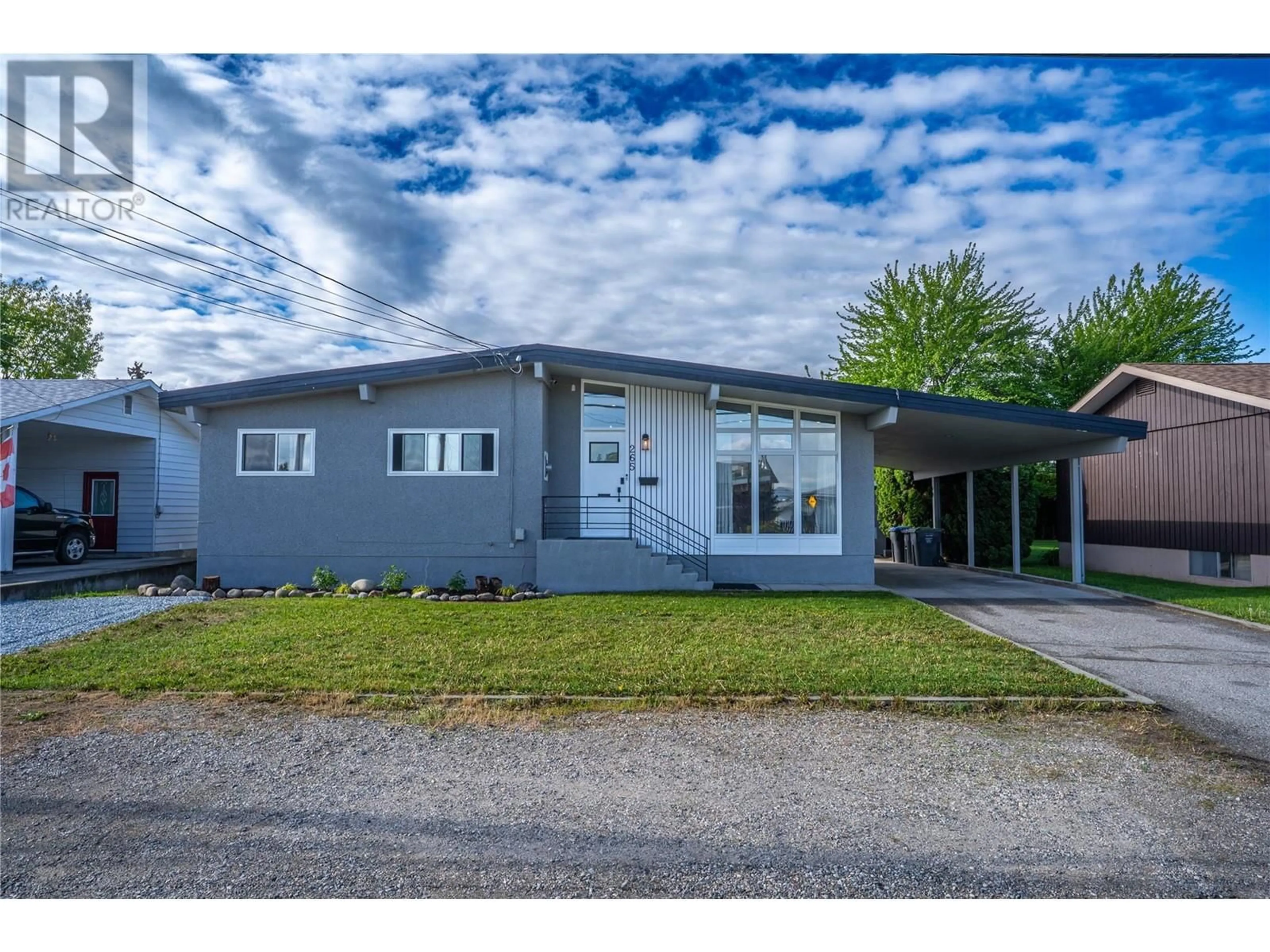 Home with vinyl exterior material, street for 265 HARDIE ROAD, Kelowna British Columbia V1X2G9