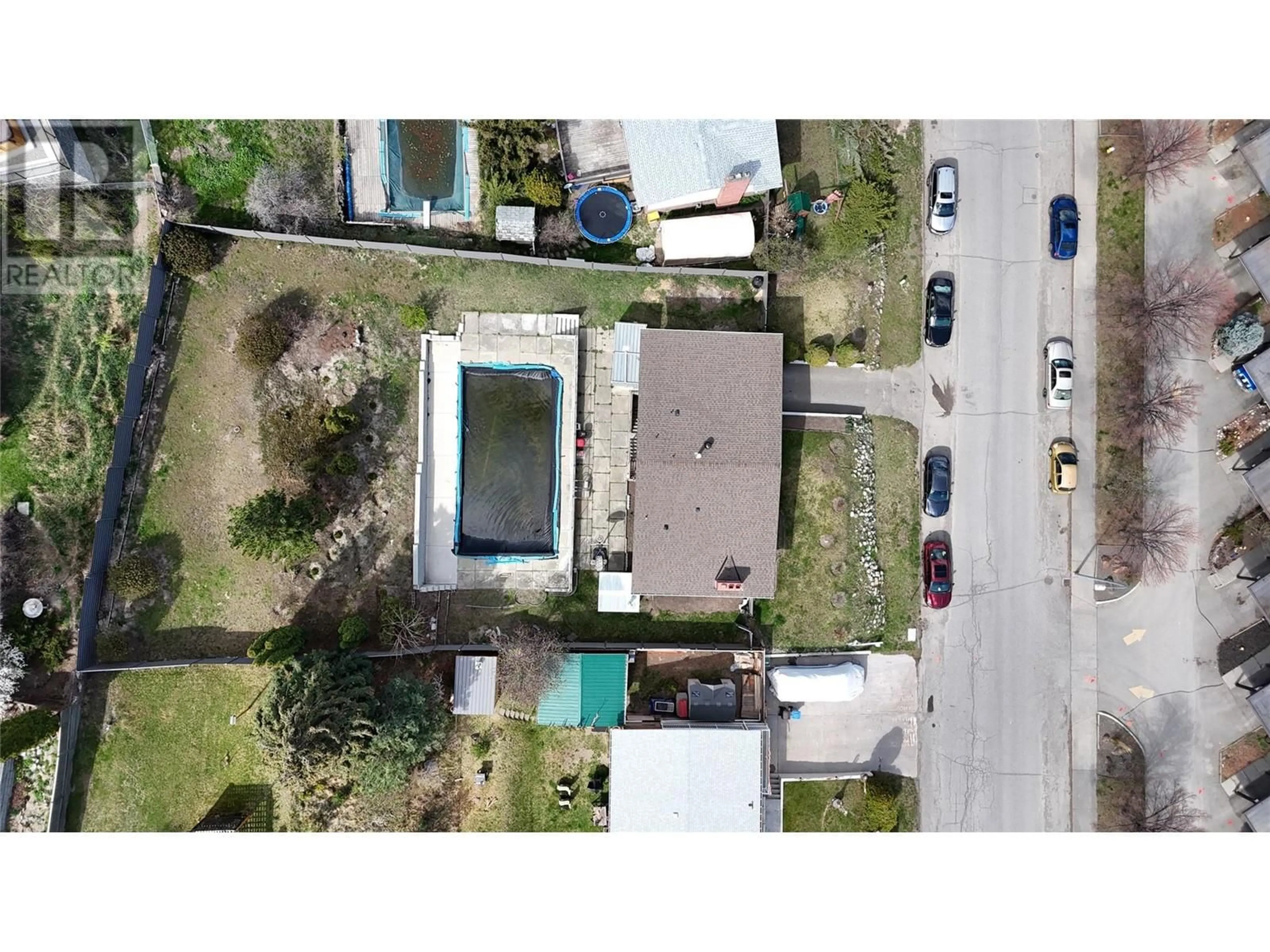 A pic from outside/outdoor area/front of a property/back of a property/a pic from drone, street for 355 PEMBERTON TERRACE, Kamloops British Columbia V2C1T2