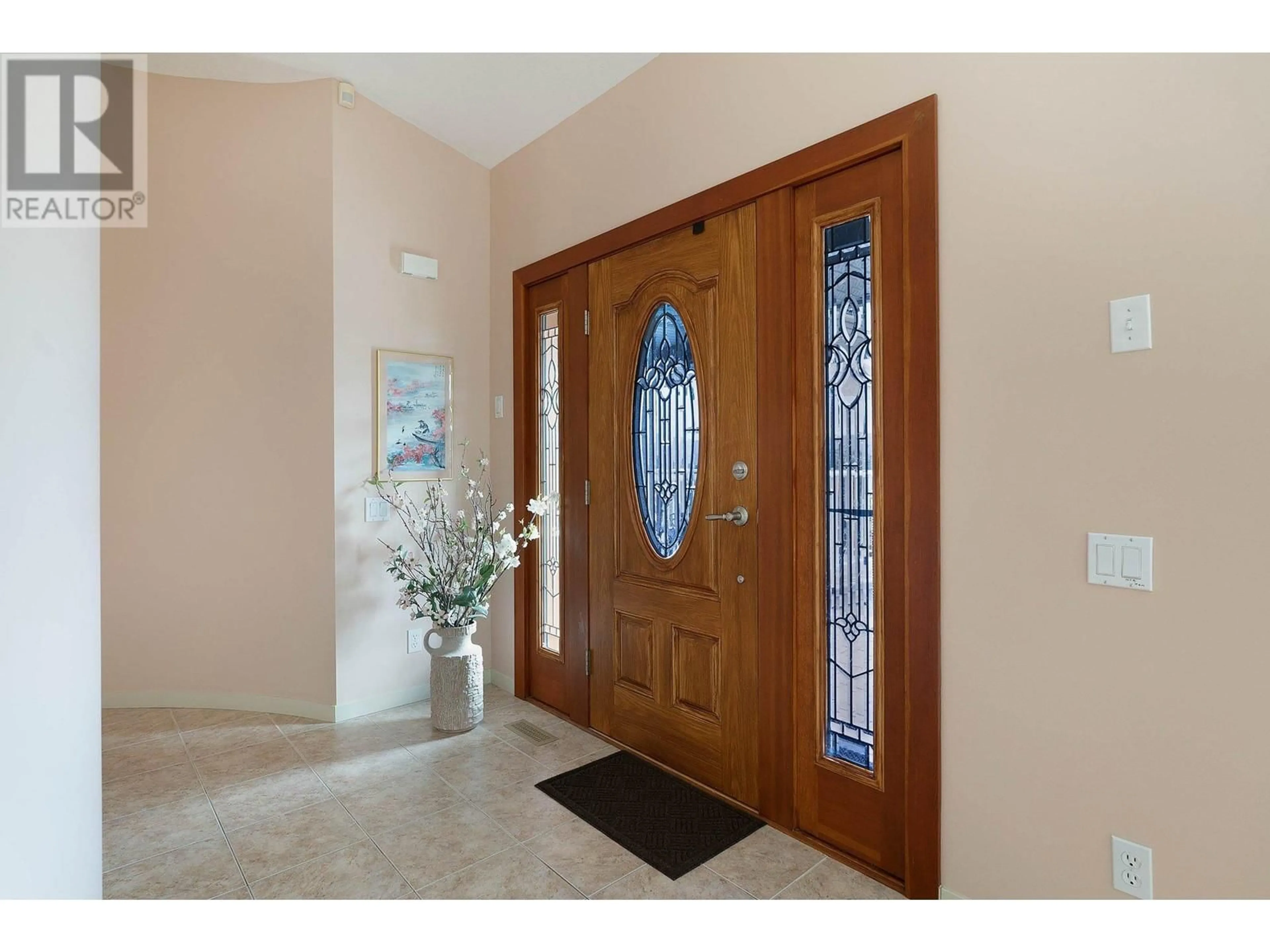 Indoor entryway for 3336 CHANCELLOR PLACE, West Kelowna British Columbia V4T2R1