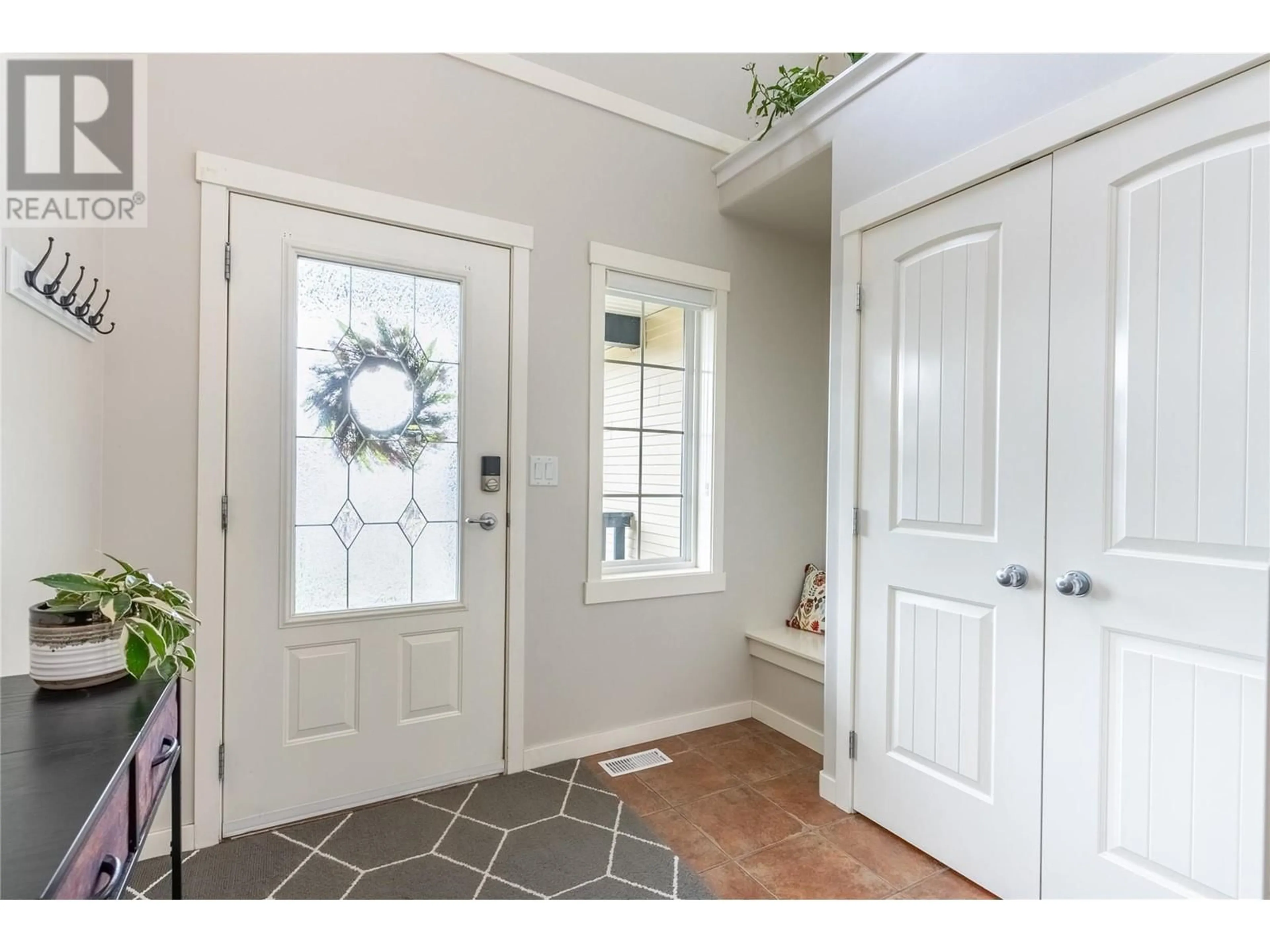 Indoor entryway for 1917 SNOWBERRY CRESCENT, Kamloops British Columbia V1S1Z8