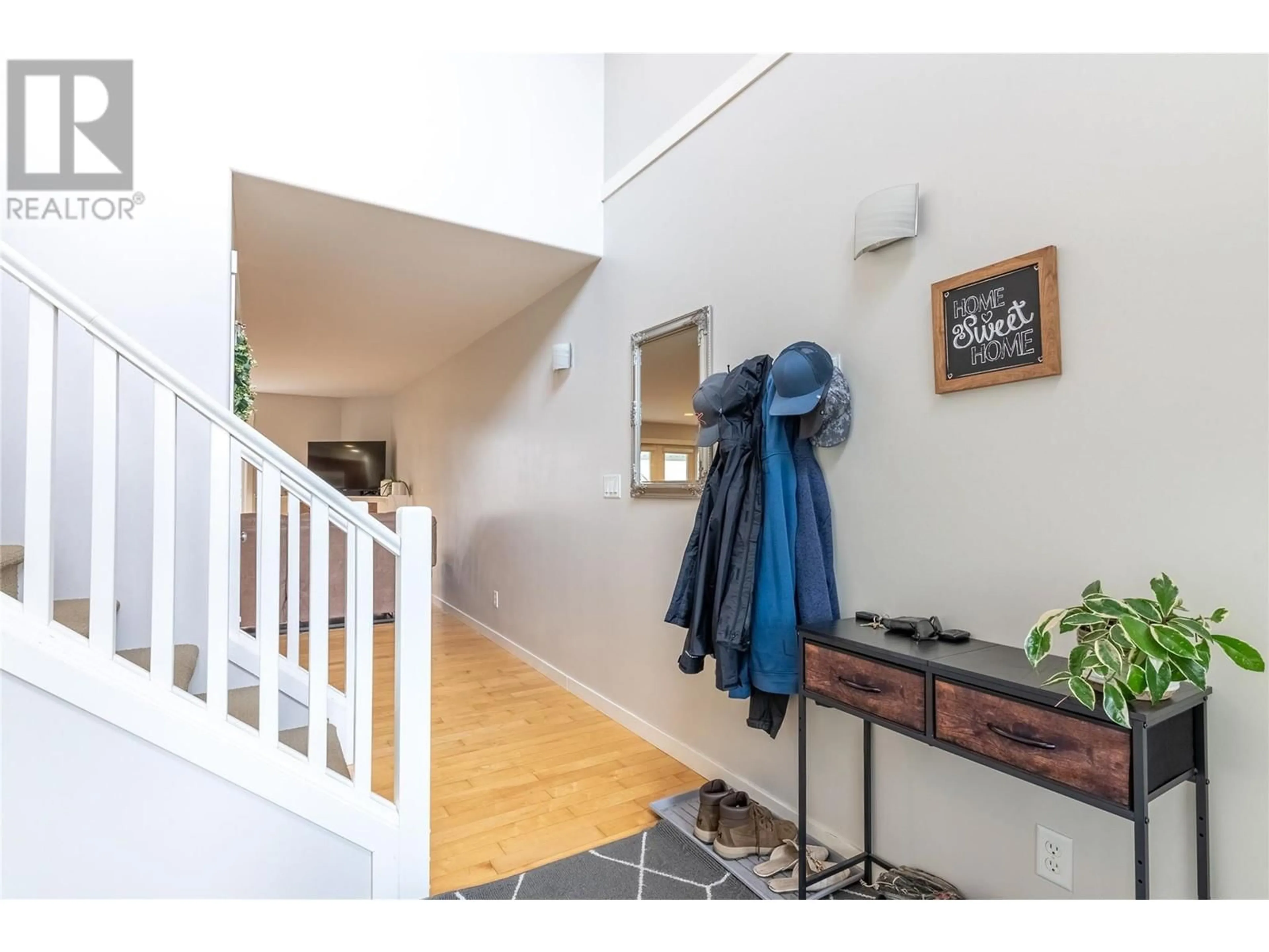 Indoor entryway for 1917 SNOWBERRY CRESCENT, Kamloops British Columbia V1S1Z8