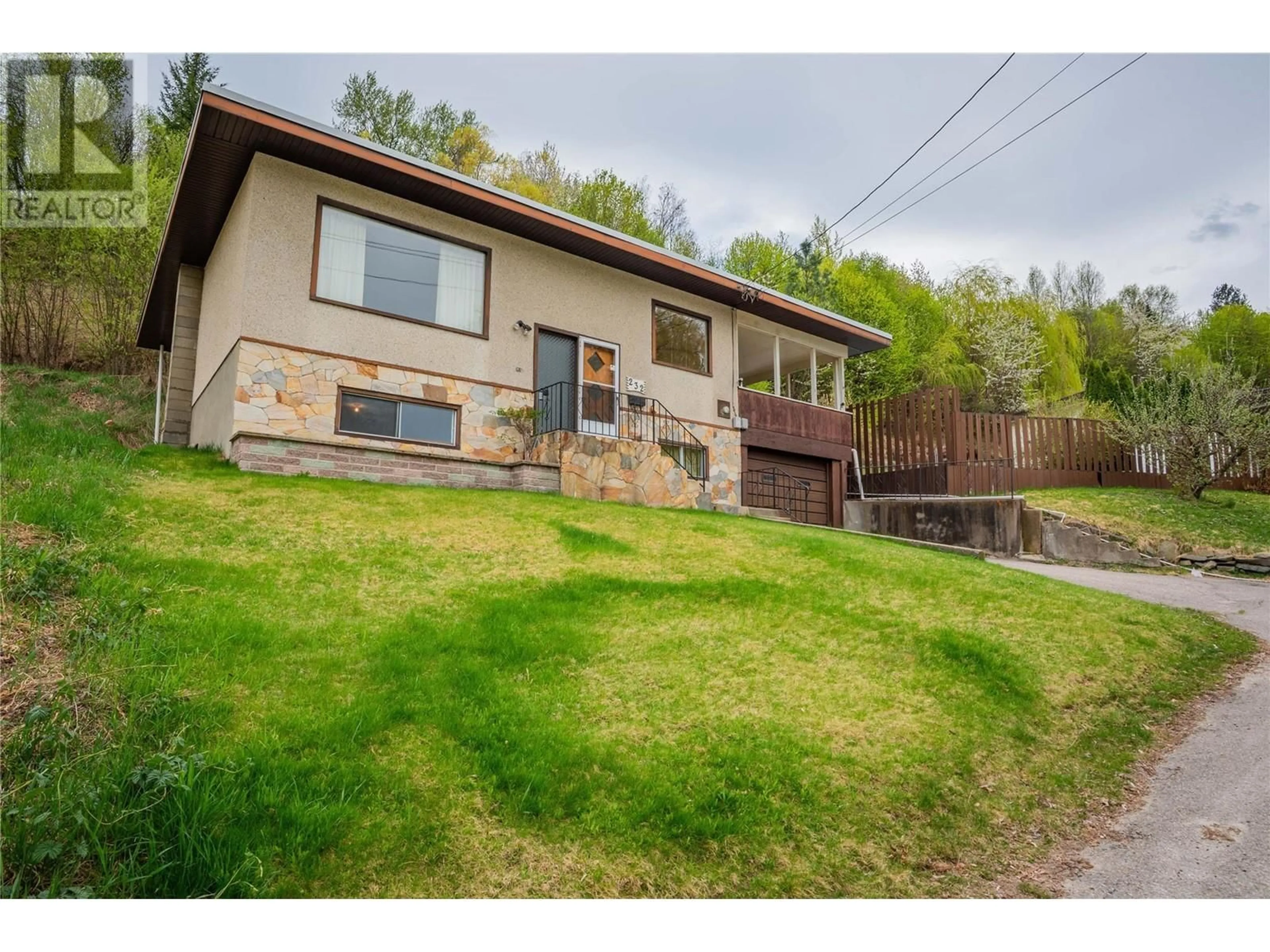 A pic from outside/outdoor area/front of a property/back of a property/a pic from drone, street for 232 HAIG STREET, Warfield British Columbia V1R2L9