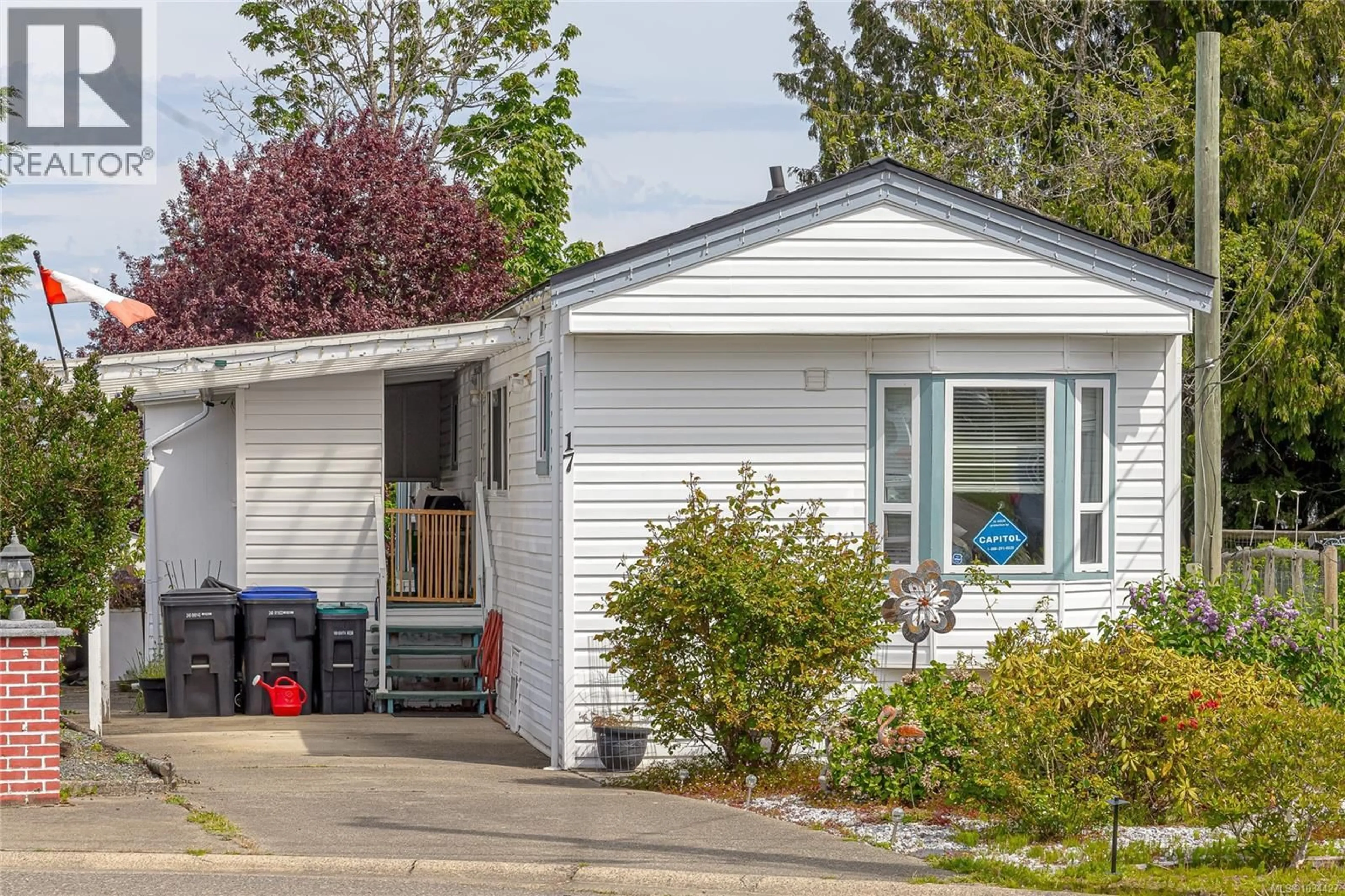 Home with vinyl exterior material, street for 17 - 129 MERIDIAN WAY, Parksville British Columbia V9P1L3