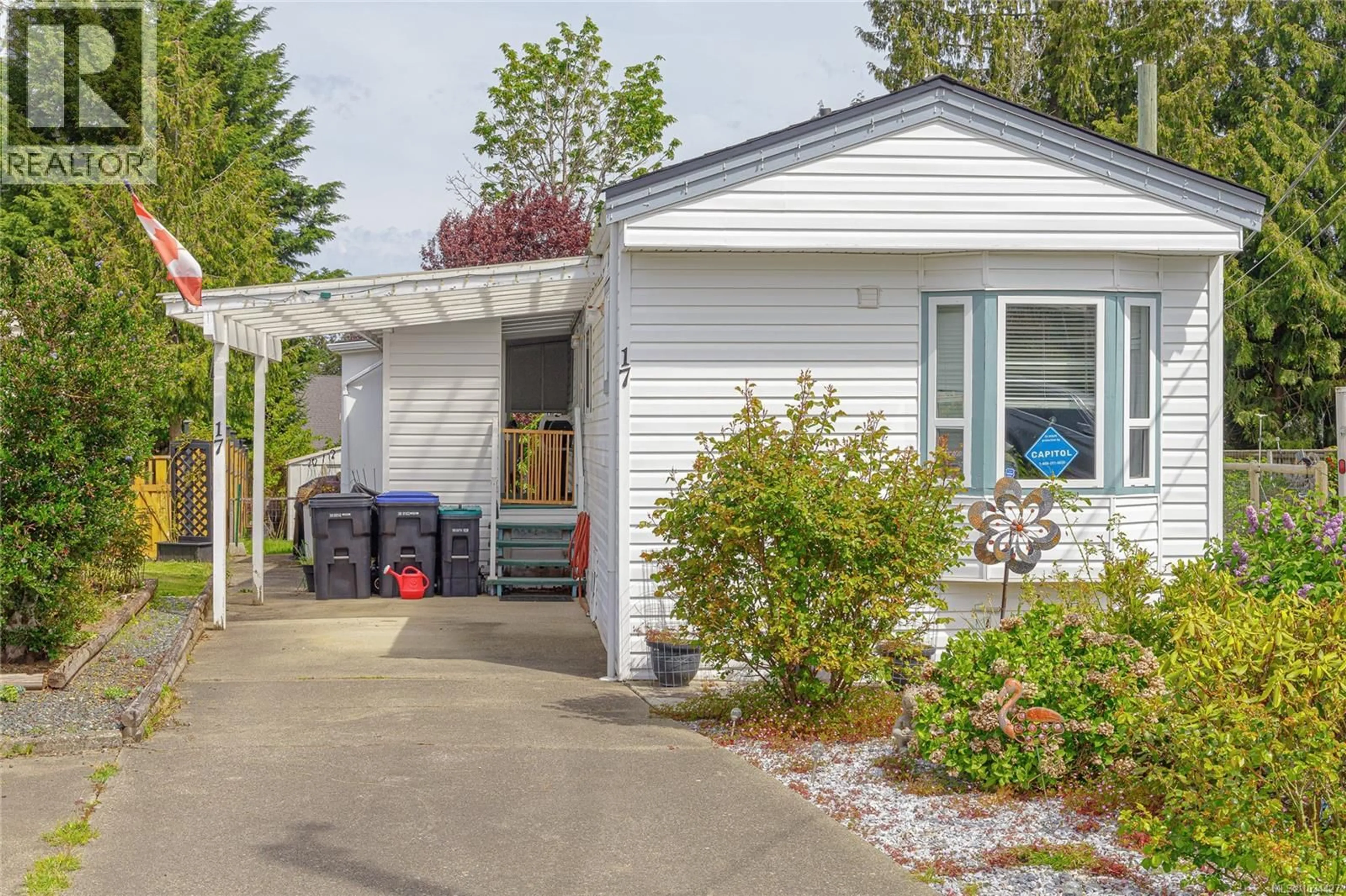 Home with vinyl exterior material, street for 17 - 129 MERIDIAN WAY, Parksville British Columbia V9P1L3