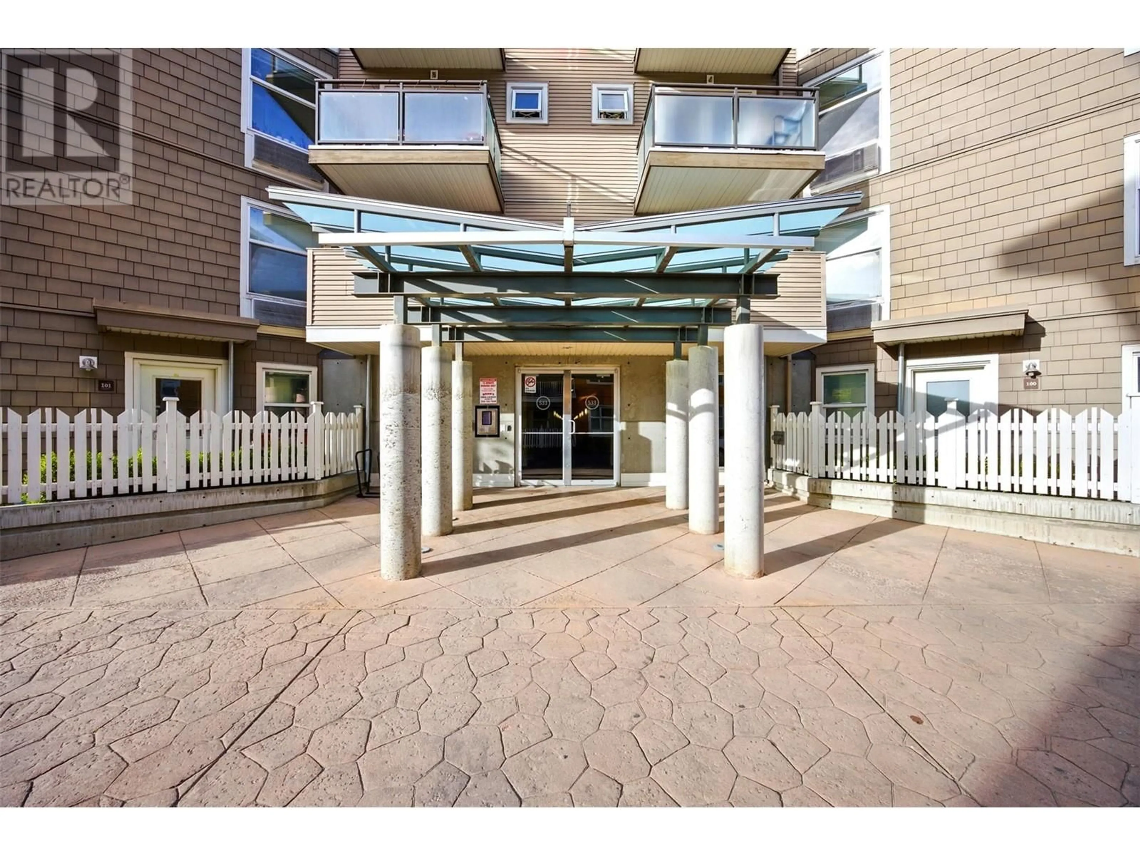Indoor foyer for 216 - 533 YATES ROAD, Kelowna British Columbia V1V2T7