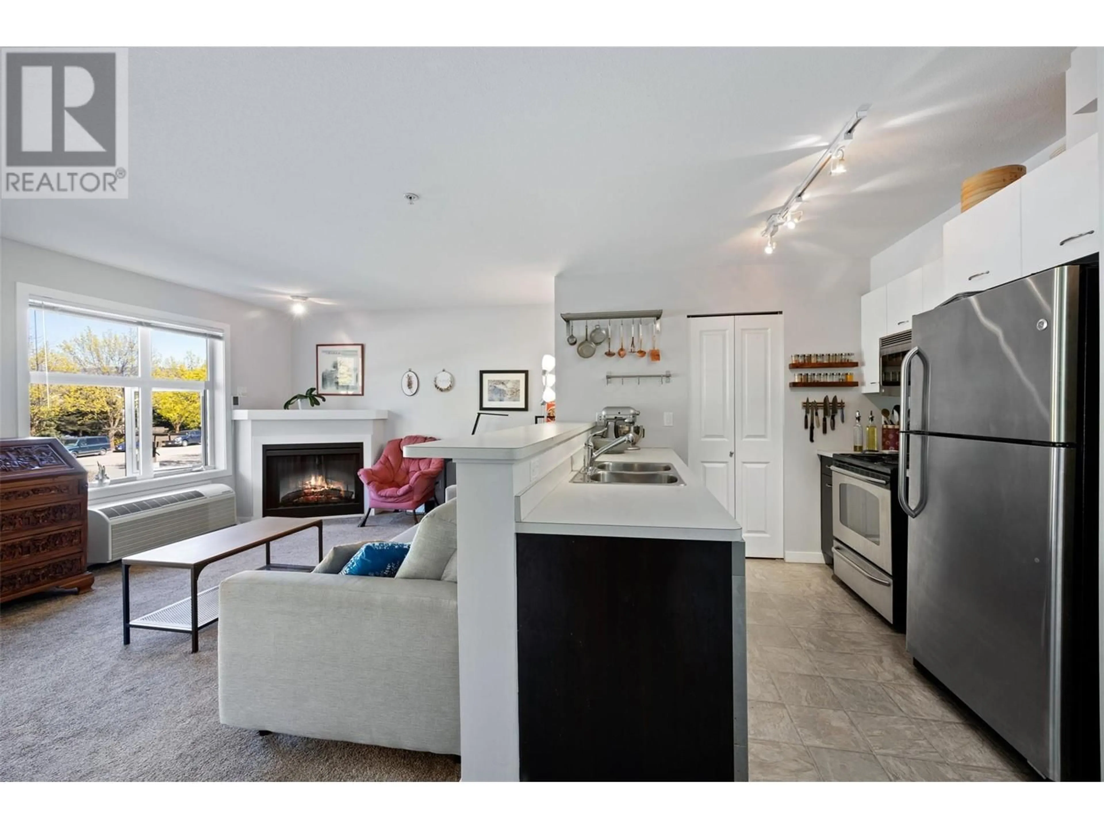 Open concept kitchen, ceramic/tile floor for 216 - 533 YATES ROAD, Kelowna British Columbia V1V2T7