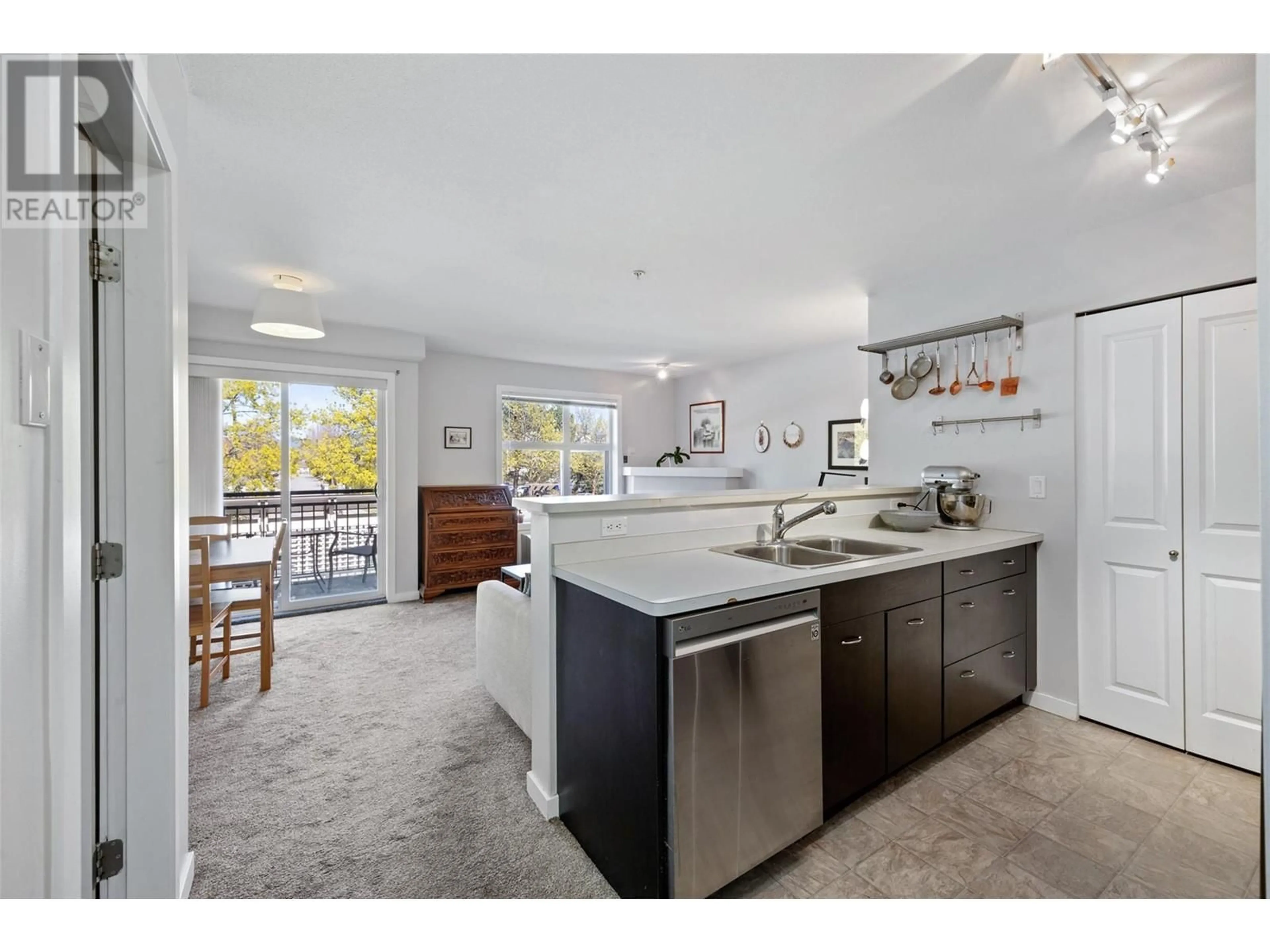 Open concept kitchen, unknown for 216 - 533 YATES ROAD, Kelowna British Columbia V1V2T7