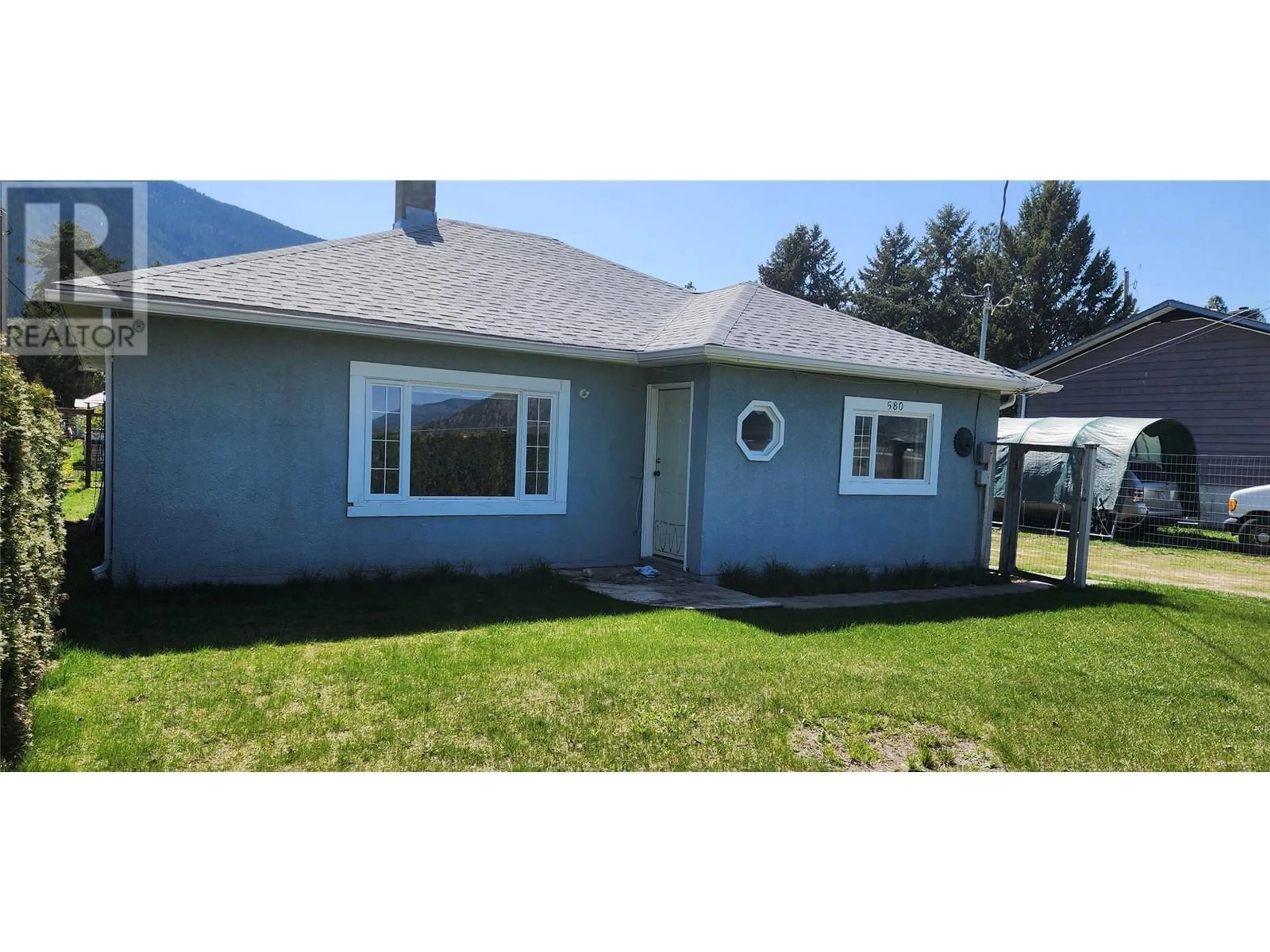 Home with vinyl exterior material, unknown for 580 CAMERON AVENUE, Grand Forks British Columbia V0H1H4