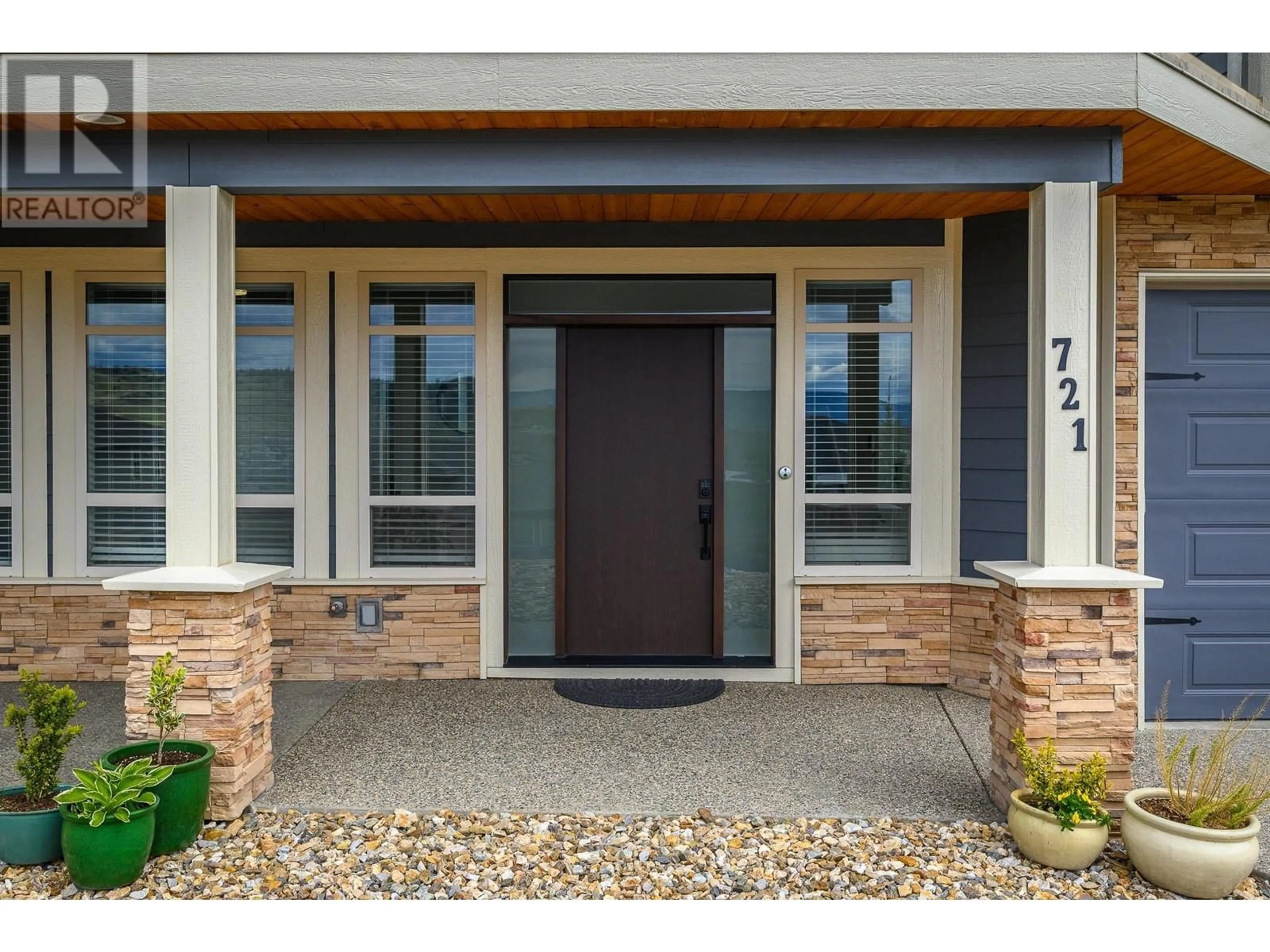 Indoor entryway for 721 MT IDA DRIVE, Coldstream British Columbia V1B3Z6