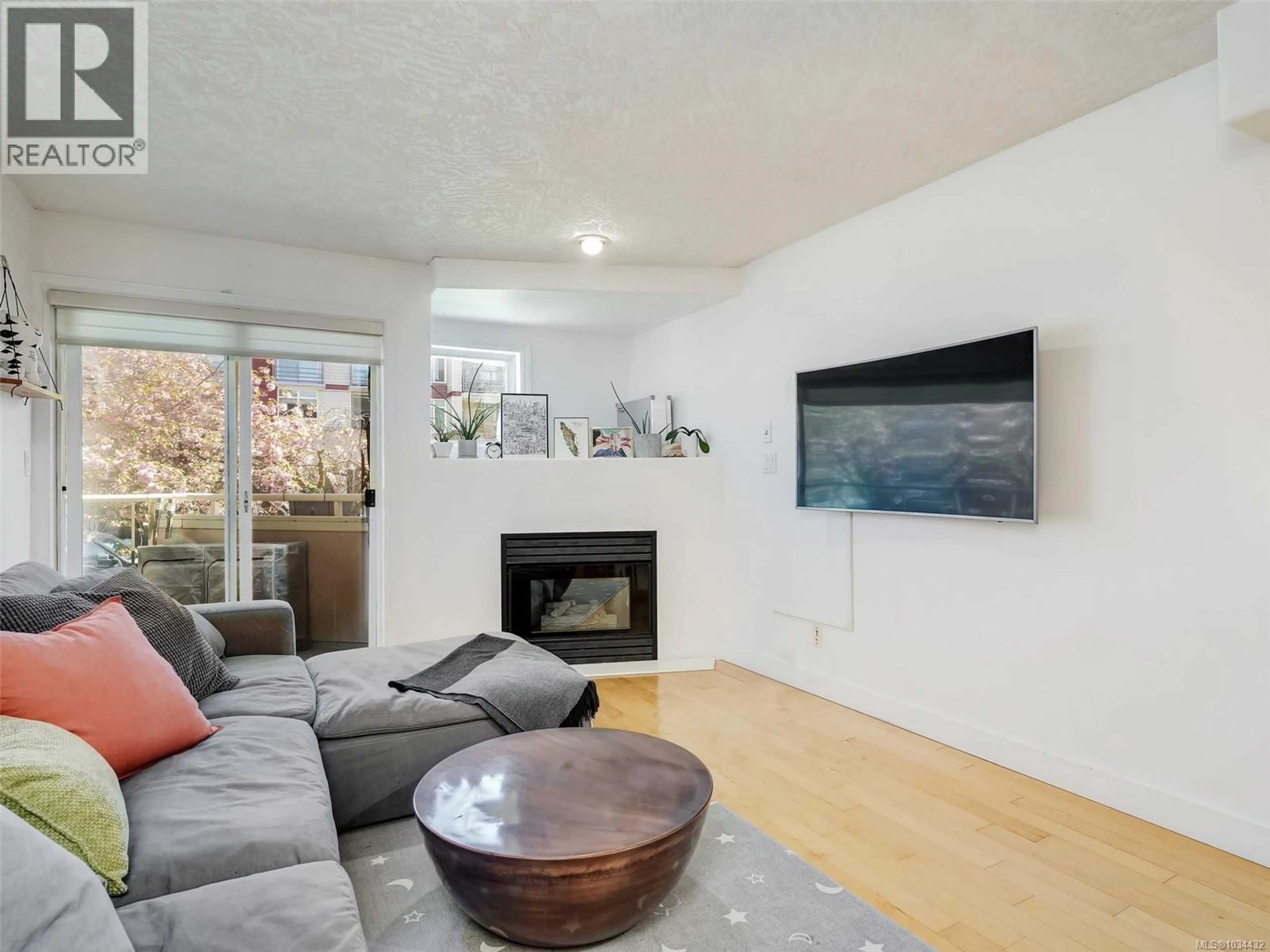 Living room with furniture, unknown for 202 - 320 MENZIES STREET, Victoria British Columbia V8V2G9