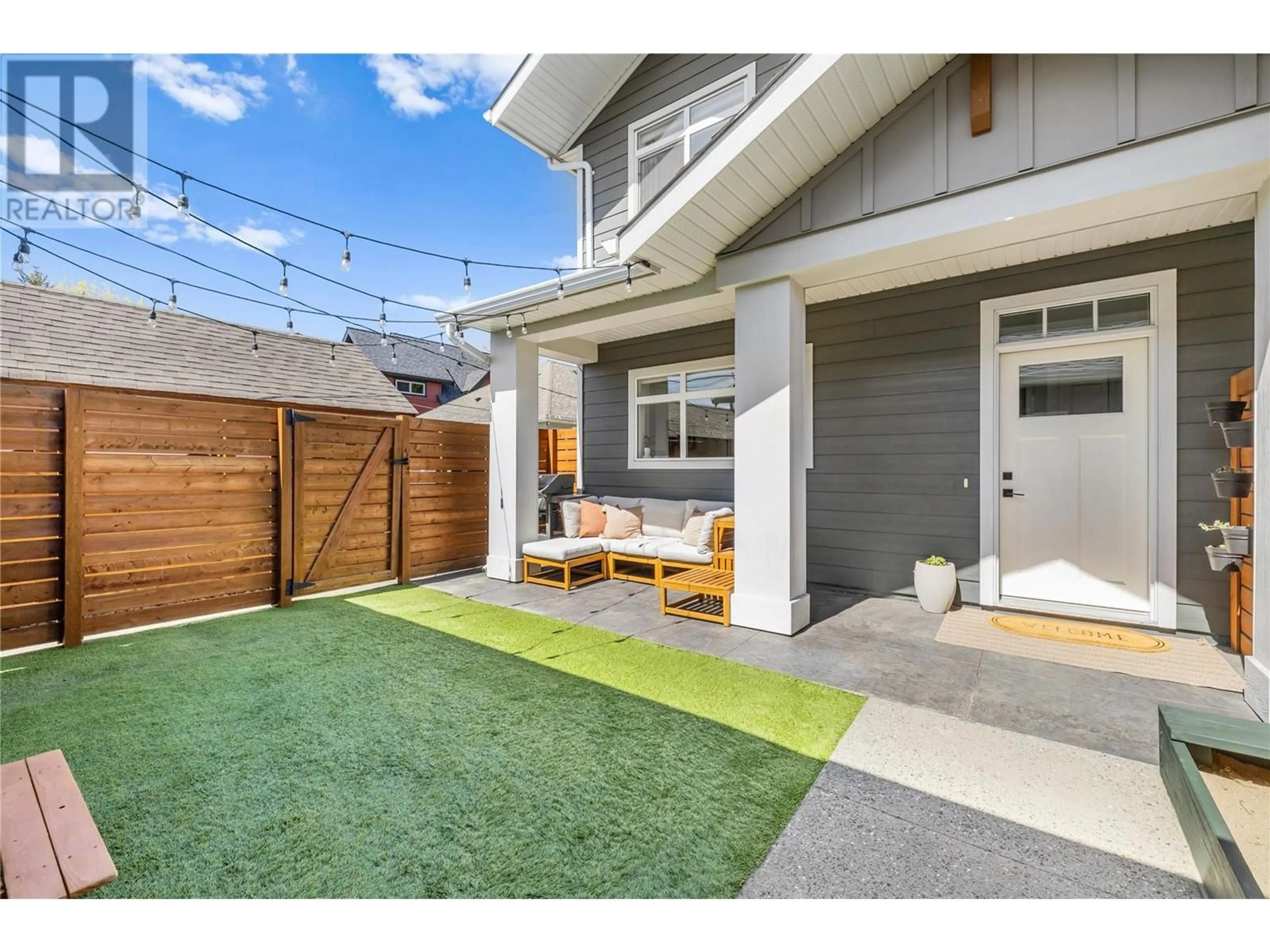 Patio, street for 939 STOCKWELL AVENUE, Kelowna British Columbia V1Y6W3