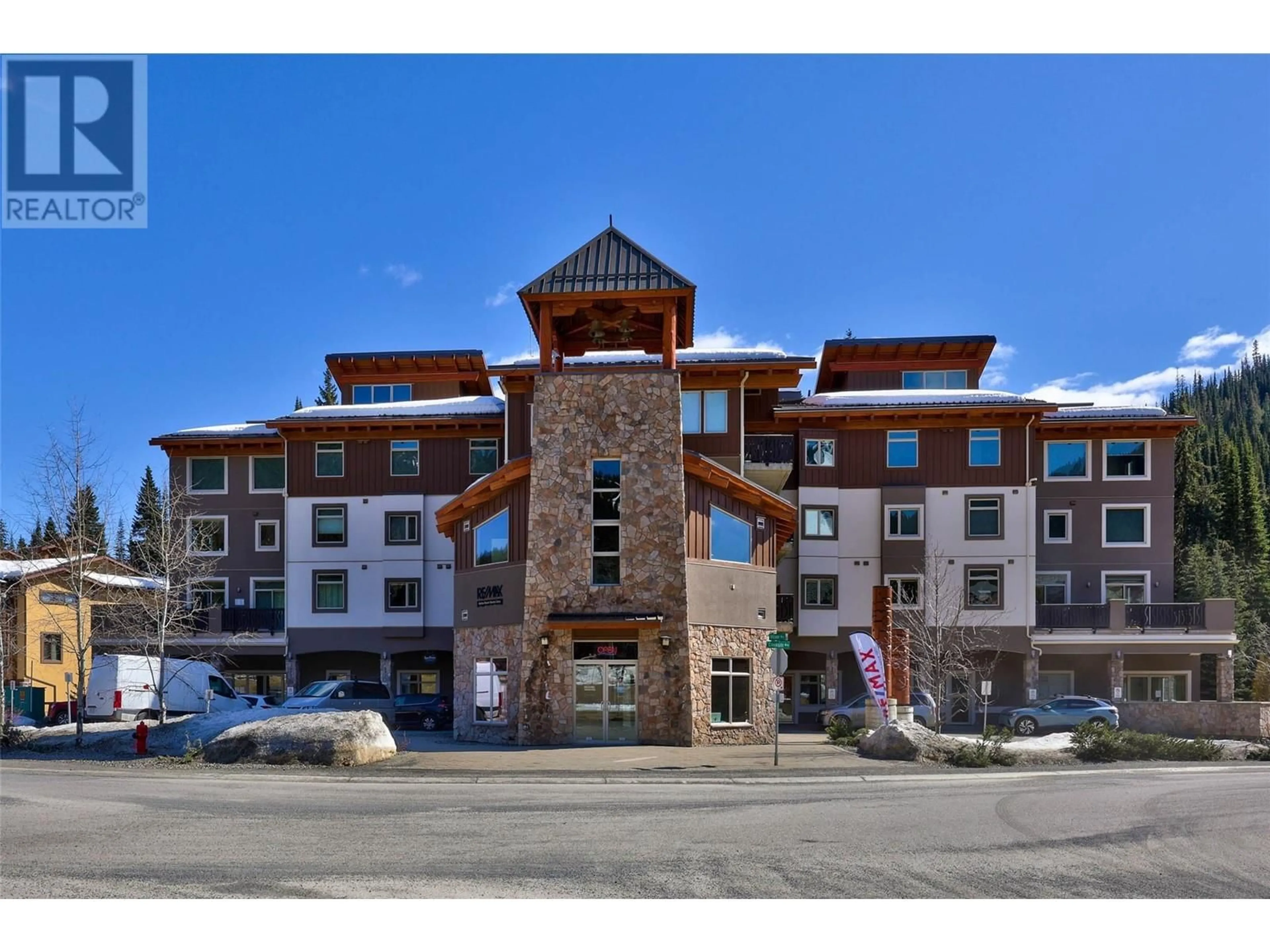 Indoor foyer for 204 - 3270 VILLAGE WAY, Kamloops British Columbia V0E5N0