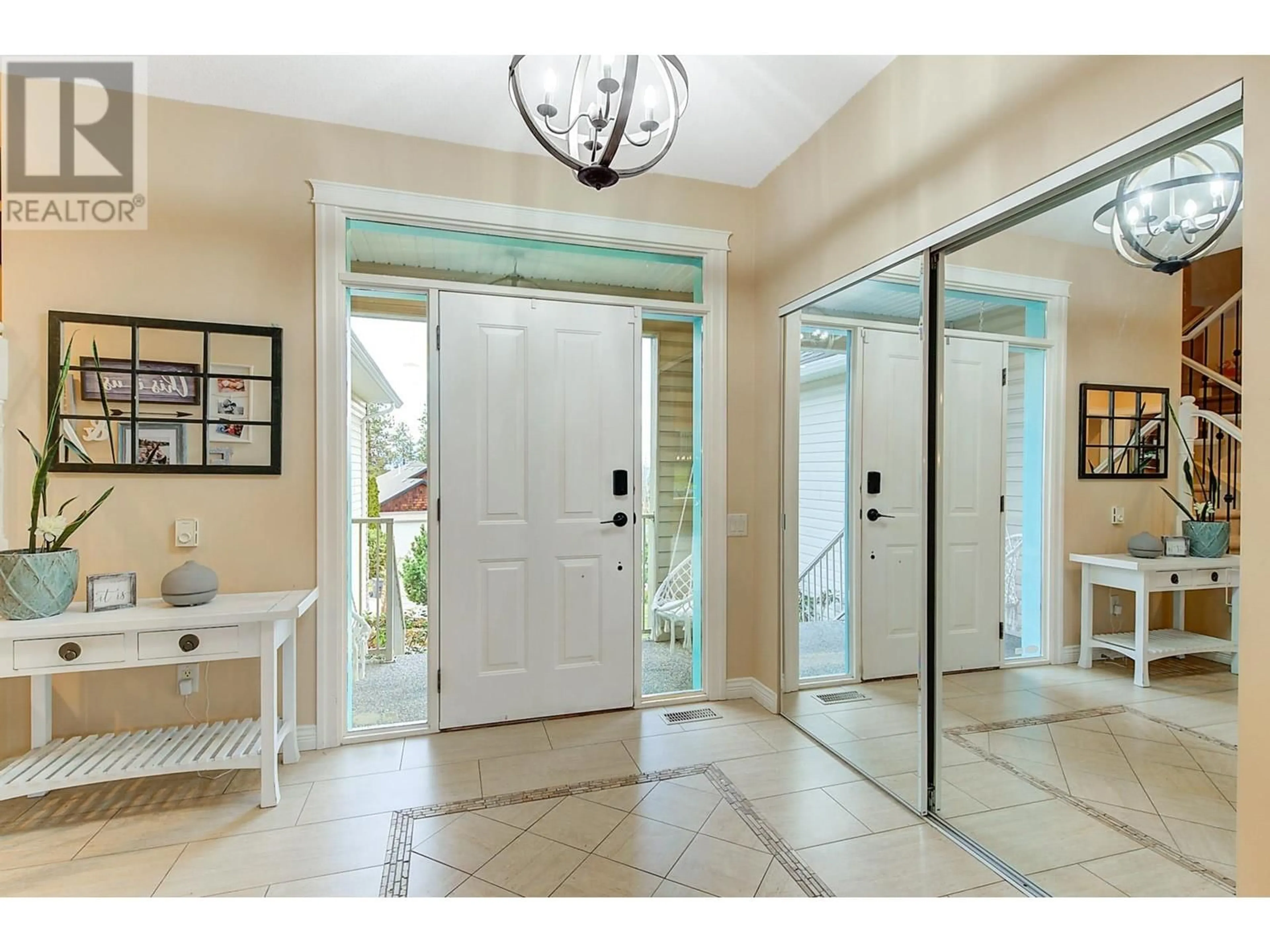 Indoor entryway for 4897 WARBLER COURT, Kelowna British Columbia V1W5A1