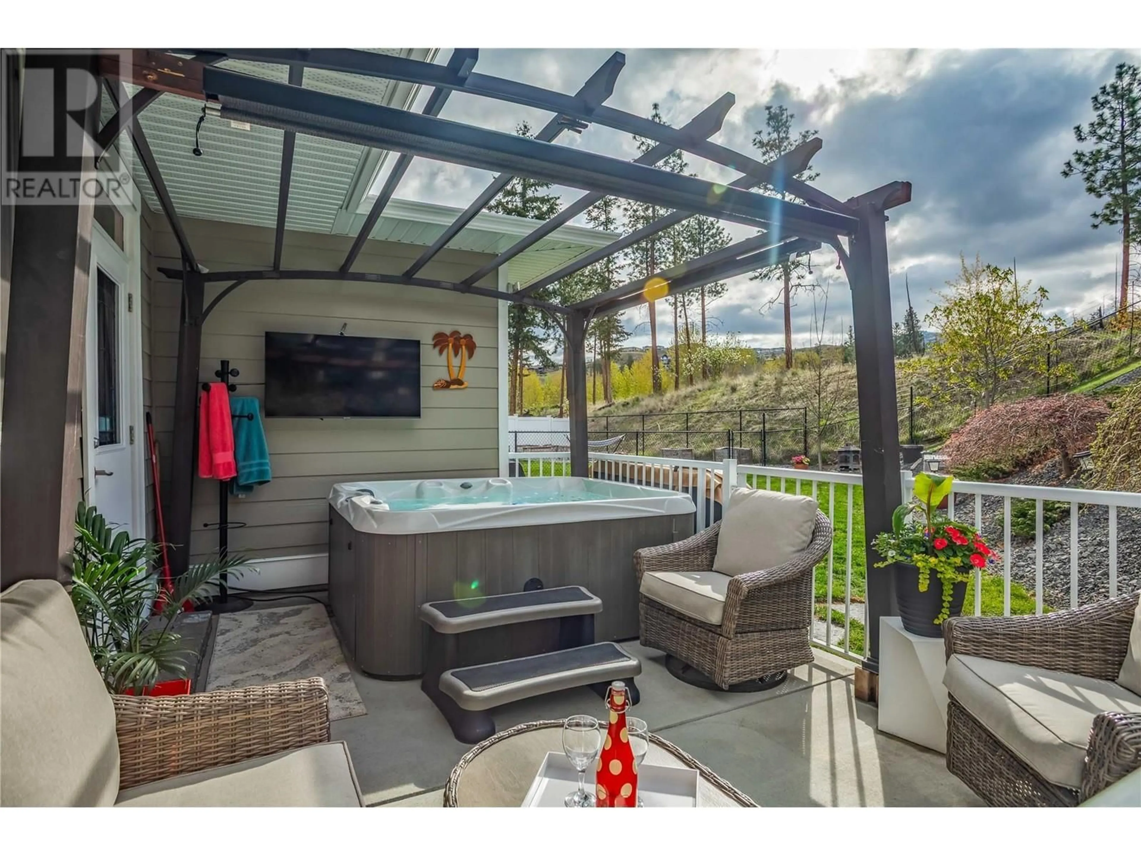 Patio, water/lake/river/ocean view for 8 - 555 TUNGSTEN COURT, Kelowna British Columbia V1W4W8