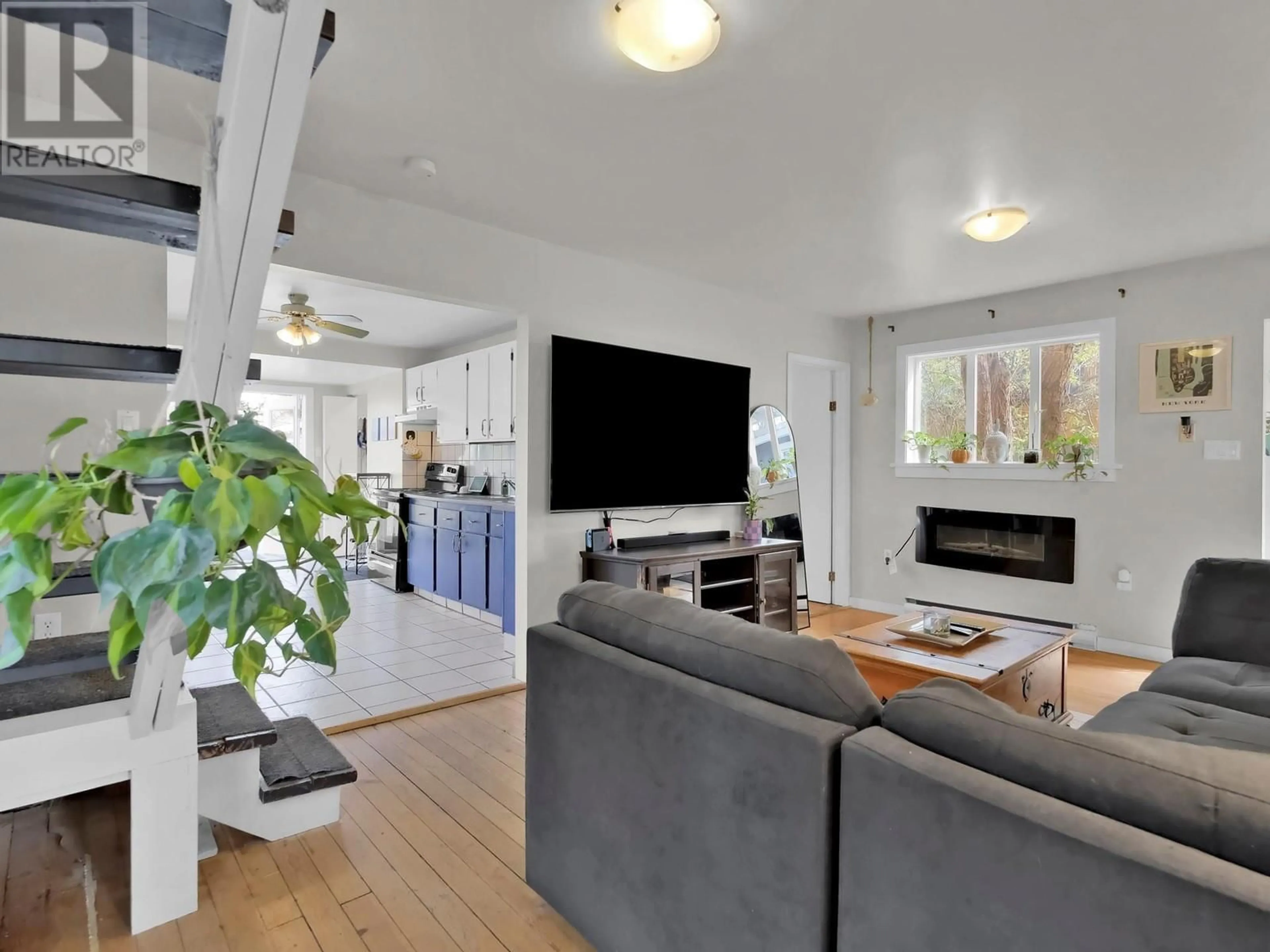 Living room with furniture, unknown for 1455 GRAHAM STREET, Kelowna British Columbia V1Y3A9