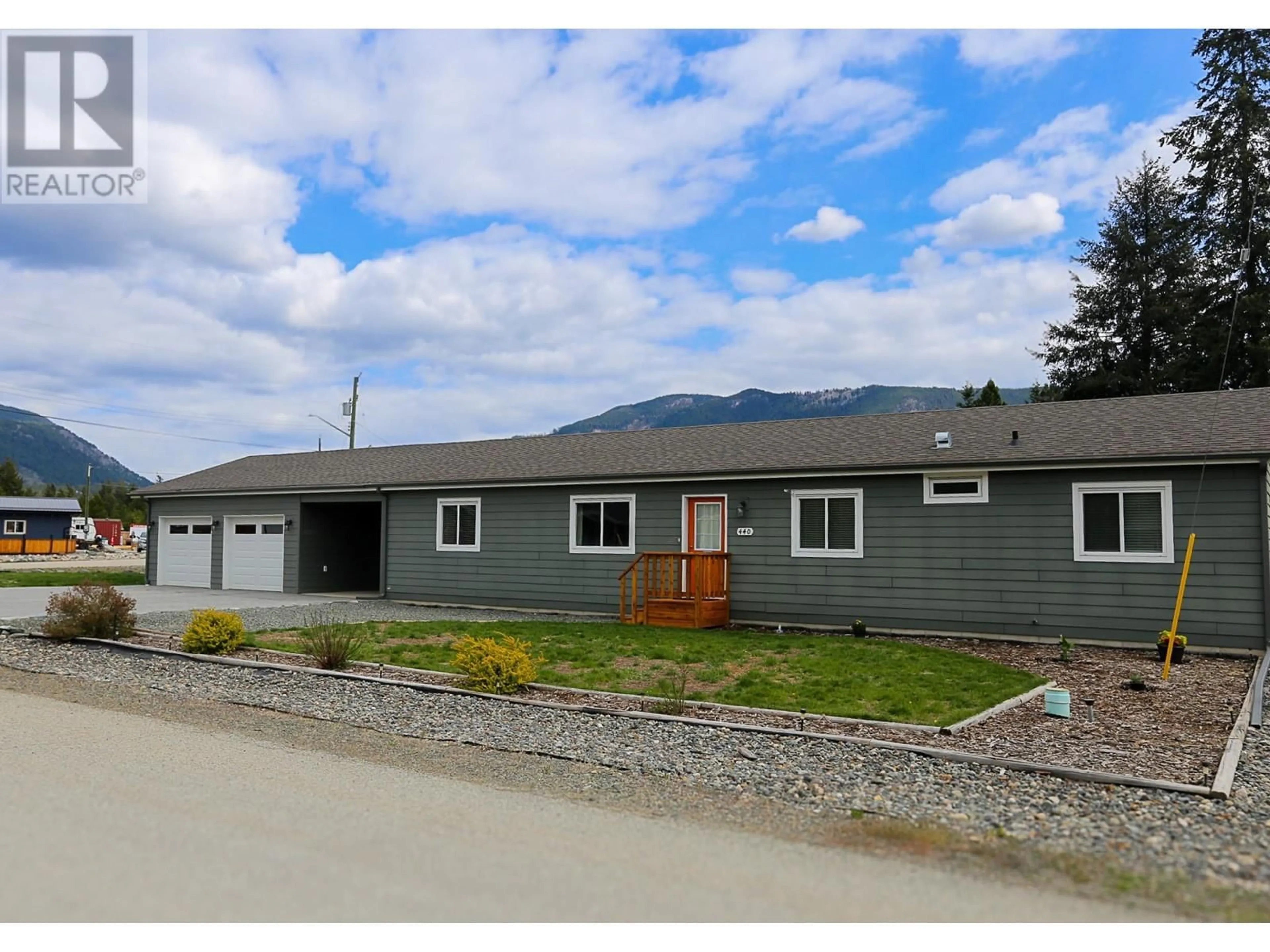 Home with vinyl exterior material, unknown for 440 SISKA DRIVE, Barriere British Columbia V0E1E0