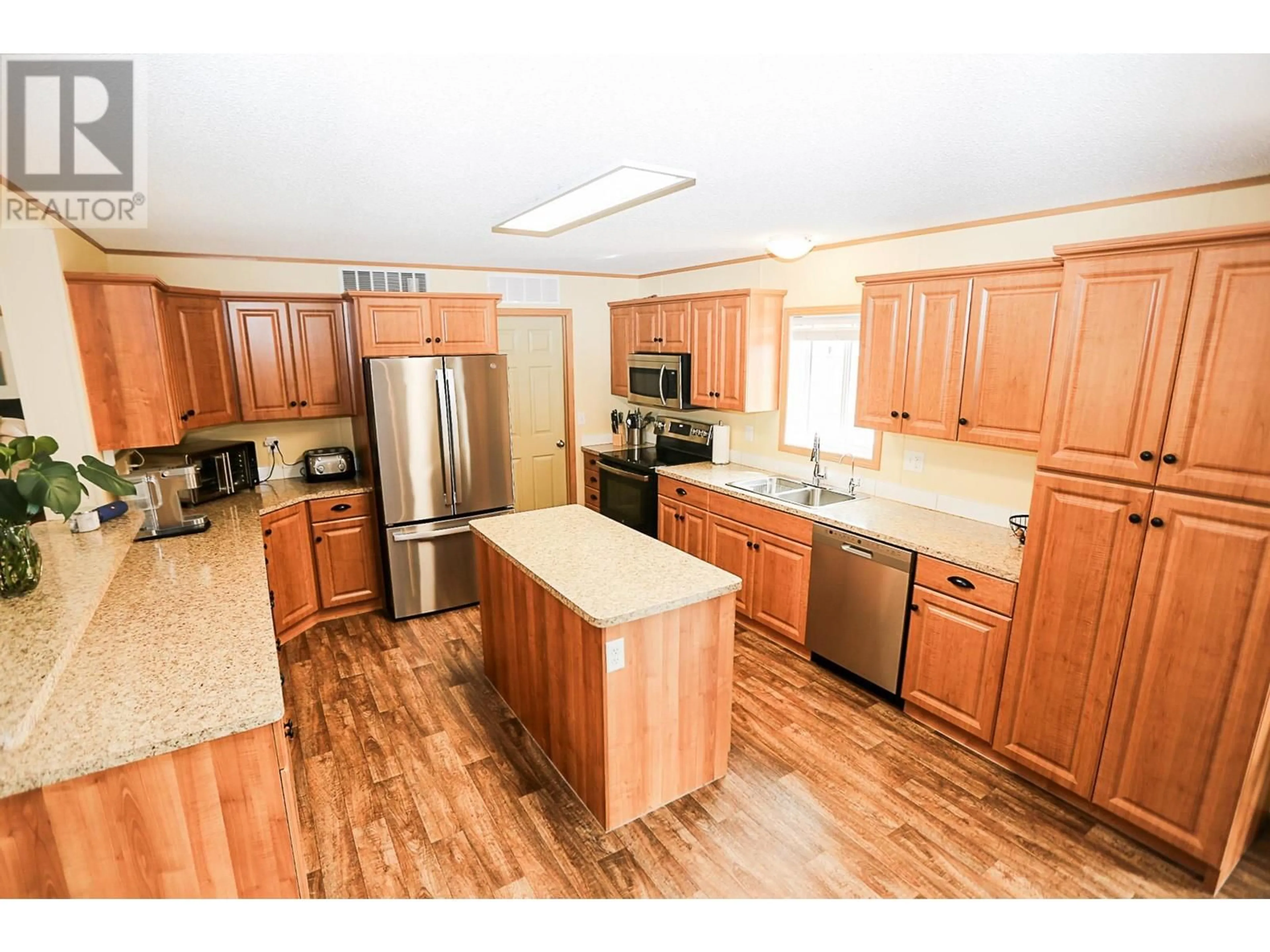 Standard kitchen, wood/laminate floor for 440 SISKA DRIVE, Barriere British Columbia V0E1E0