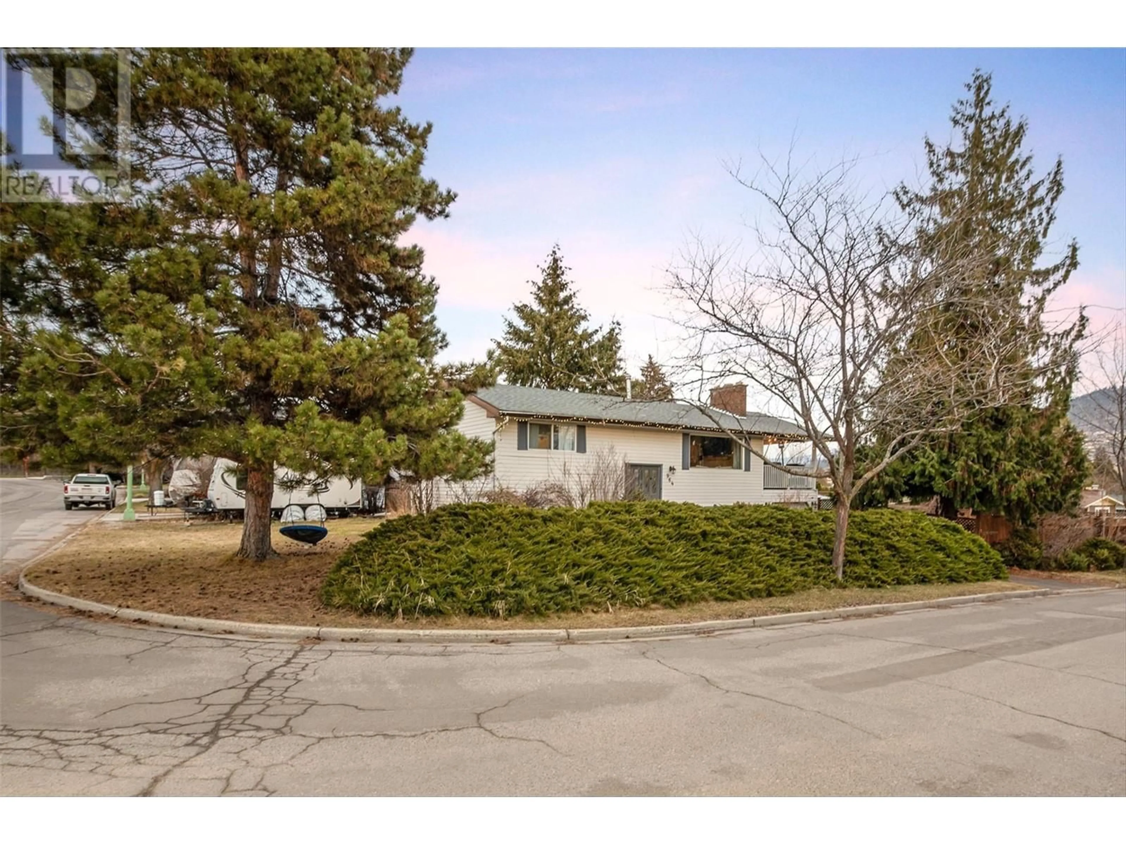 Unknown for 964 TRONSON DRIVE, Kelowna British Columbia V1Y4E1