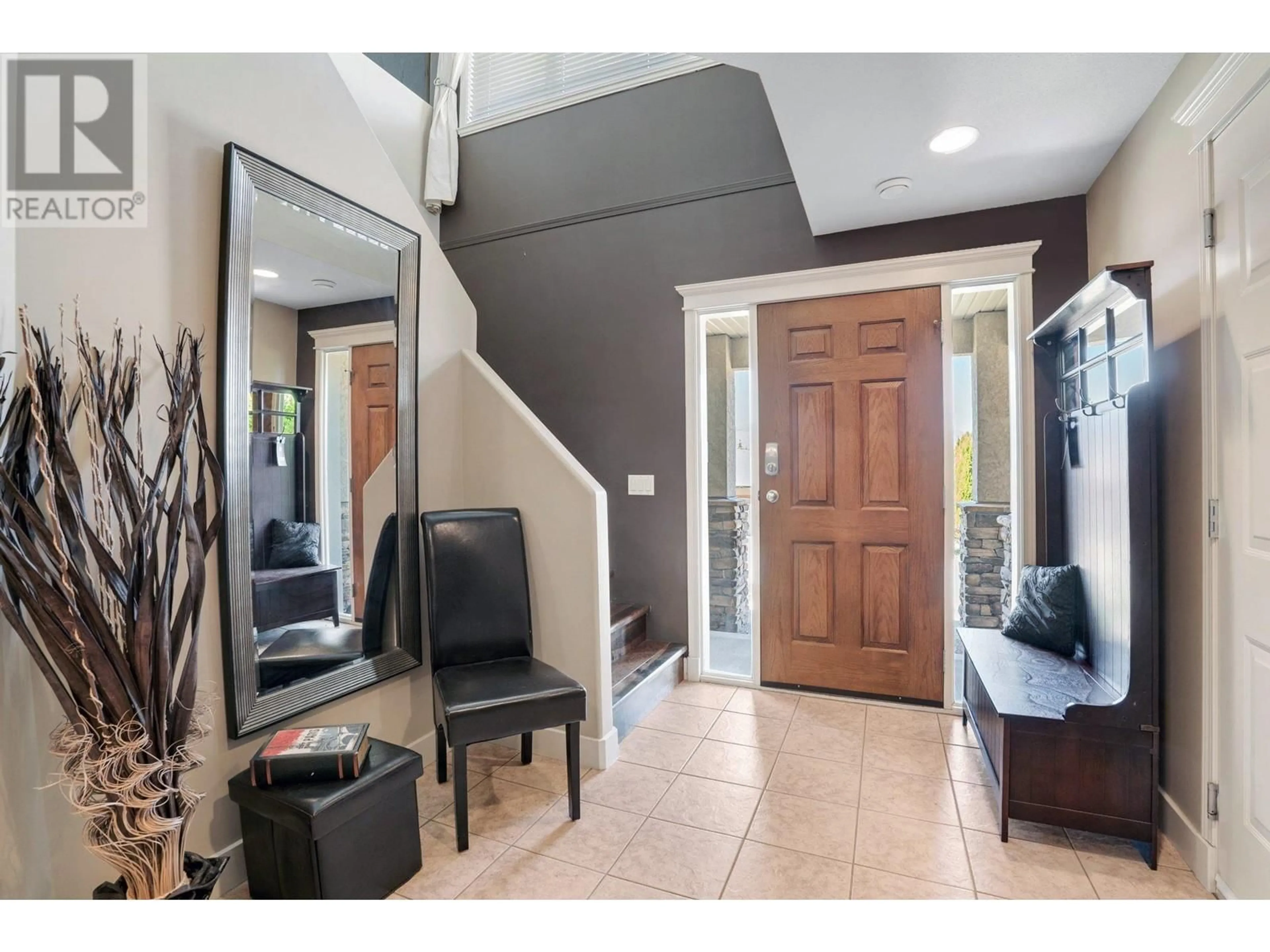 Indoor entryway for 2995 VALENTINO COURT, Kelowna British Columbia V1V2S3
