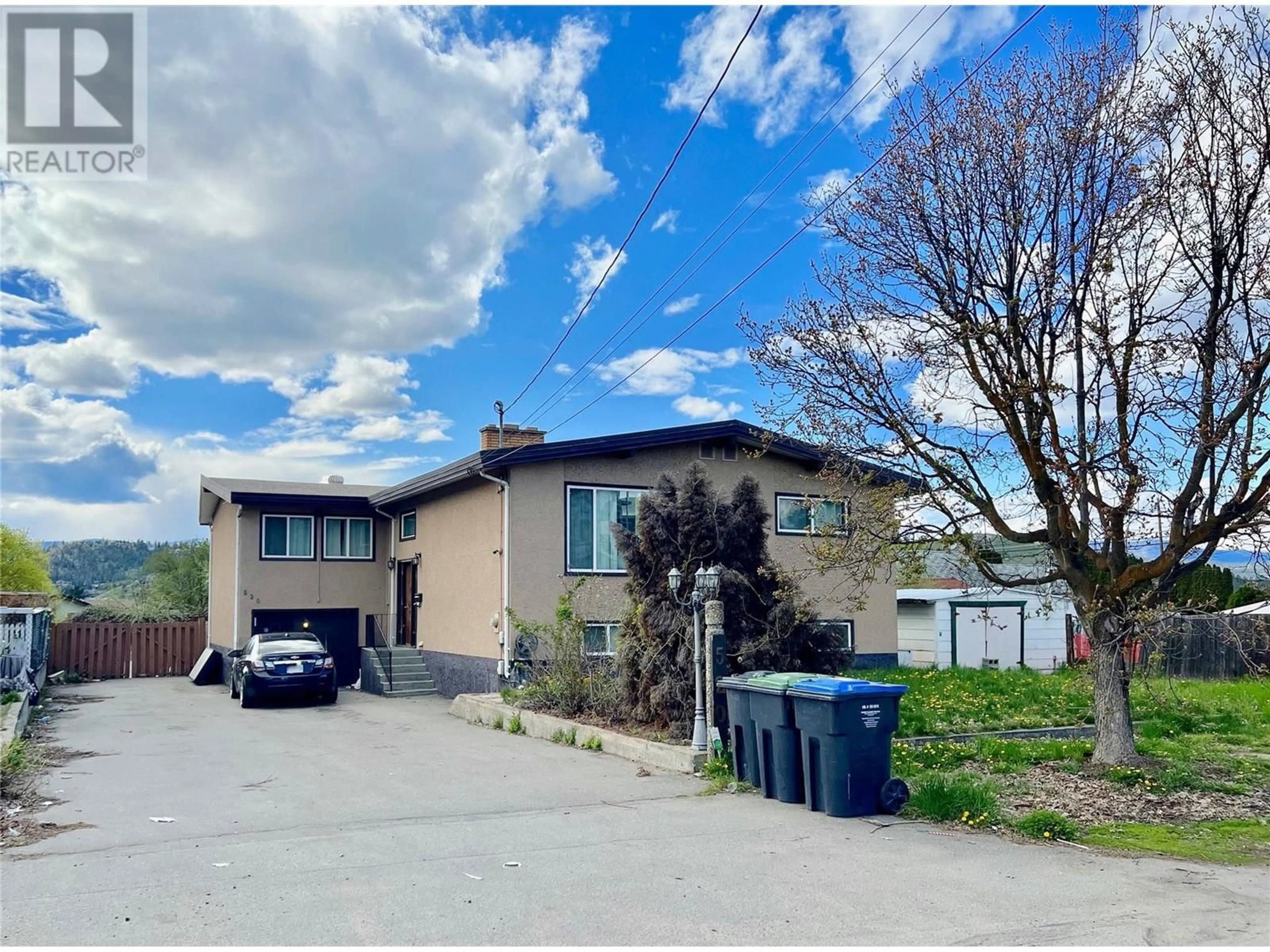 A pic from outside/outdoor area/front of a property/back of a property/a pic from drone, street for 520 FROELICH ROAD, Kelowna British Columbia V1X3M8