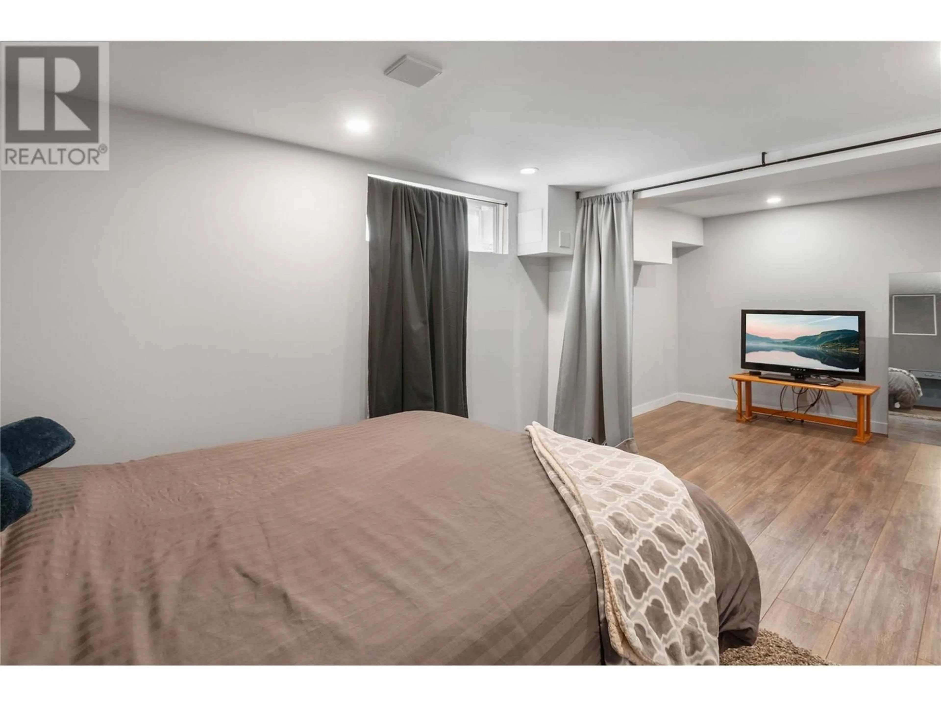 Bedroom with bed, unknown for 459 CARIBOU STREET, Penticton British Columbia V2A5W5