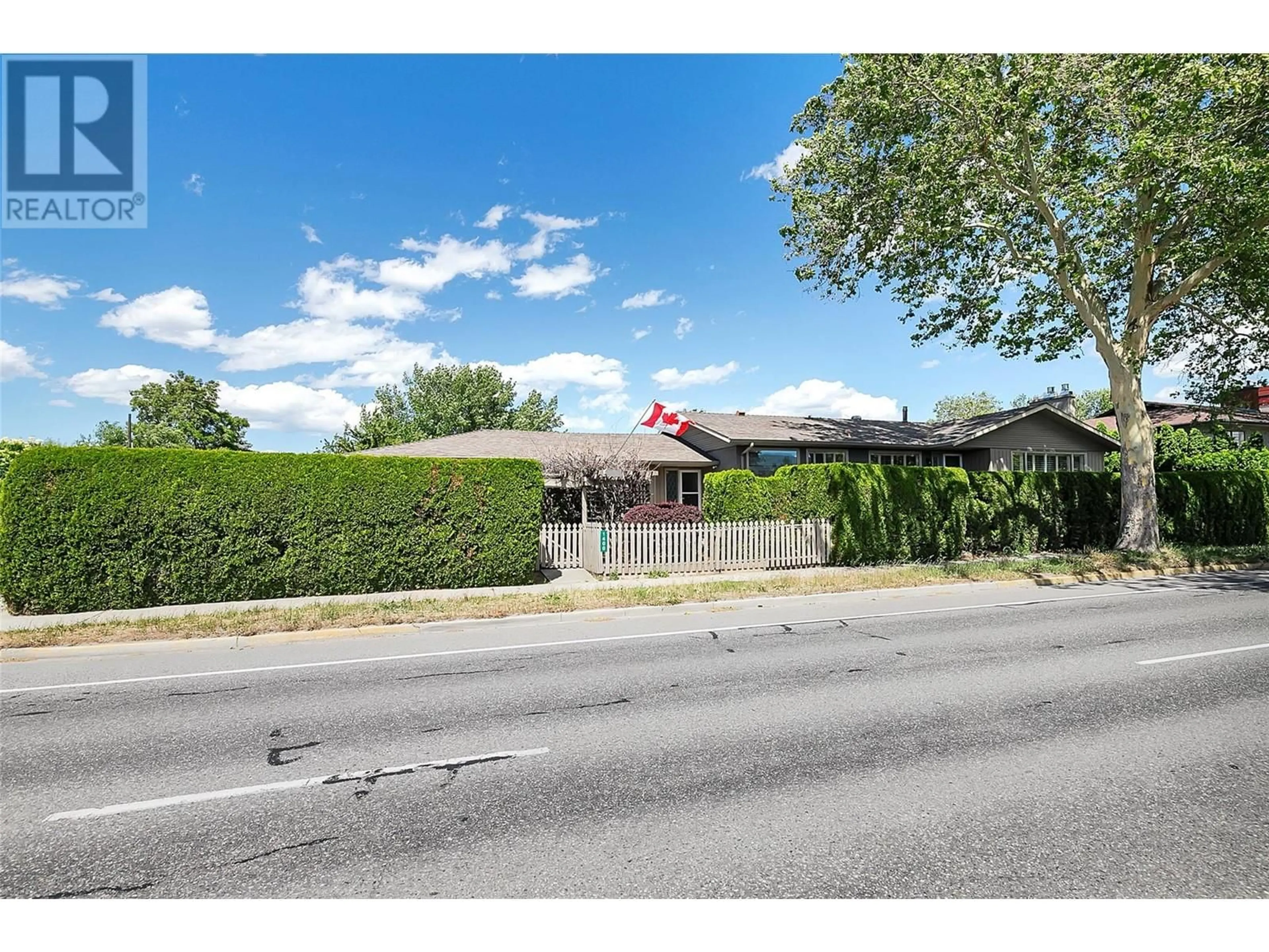 A pic from outside/outdoor area/front of a property/back of a property/a pic from drone, street for 1400 SPRINGFIELD ROAD, Kelowna British Columbia V1Y5V3