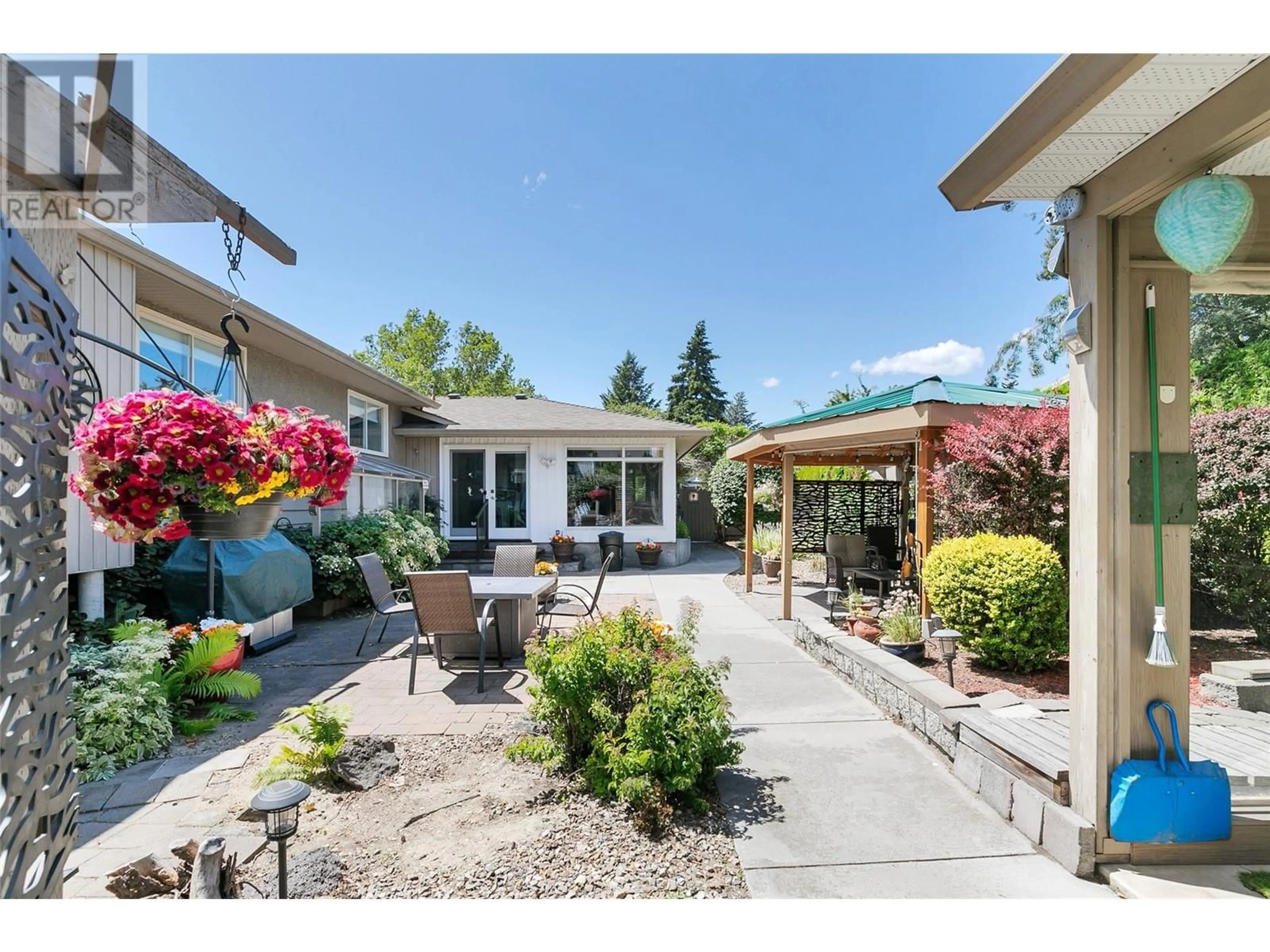 Patio, street for 1400 SPRINGFIELD ROAD, Kelowna British Columbia V1Y5V3