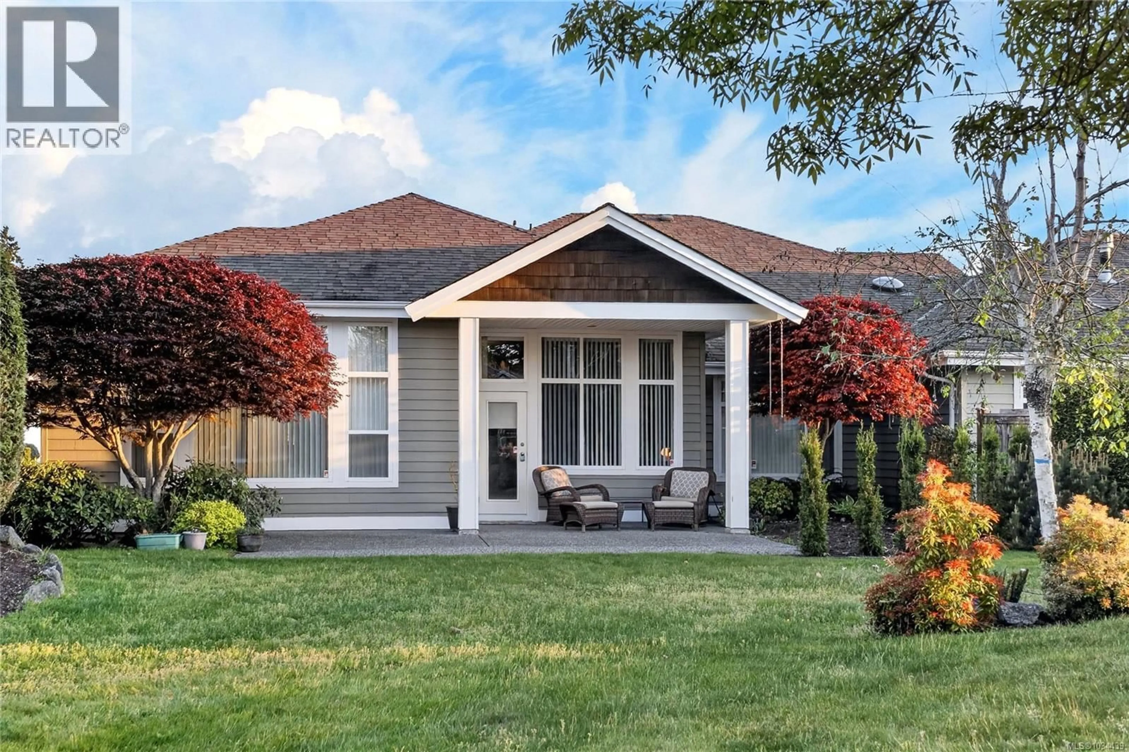 Home with vinyl exterior material, street for 1415 MADEIRA AVENUE, Parksville British Columbia V9P2Y6