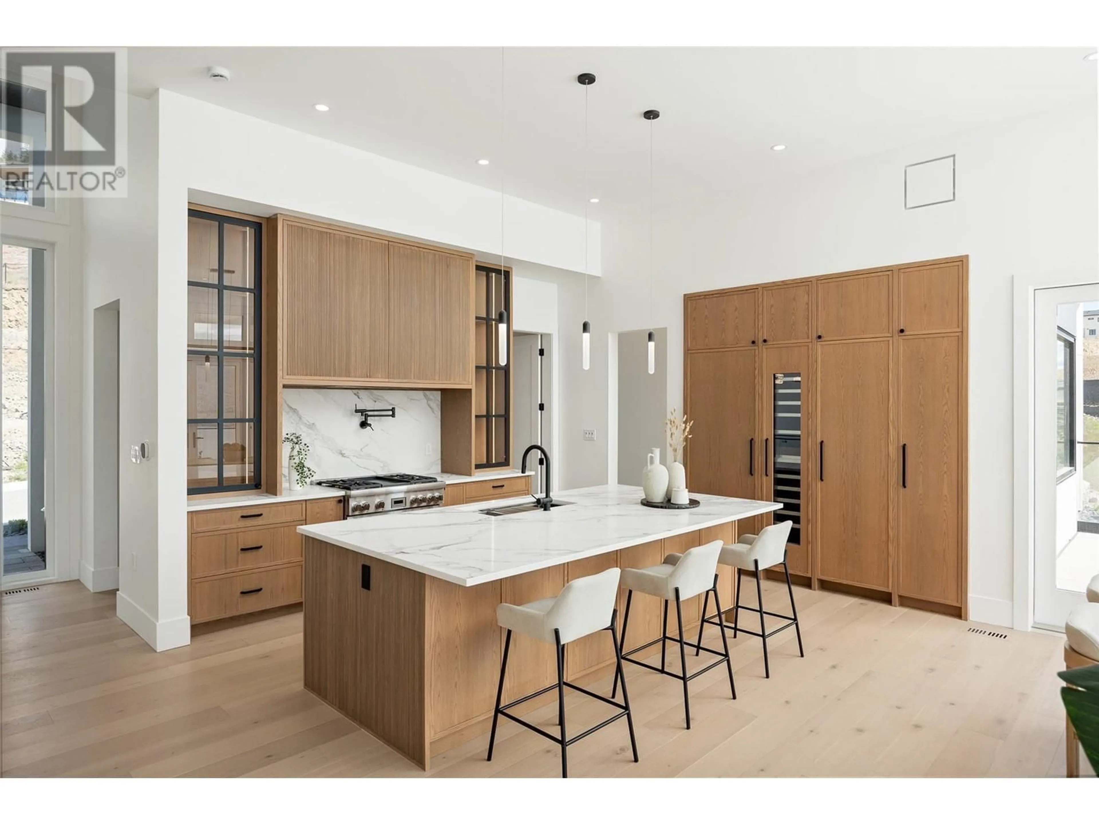 Contemporary kitchen, unknown for 1435 VINEYARD DRIVE, West Kelowna British Columbia V4T0E9