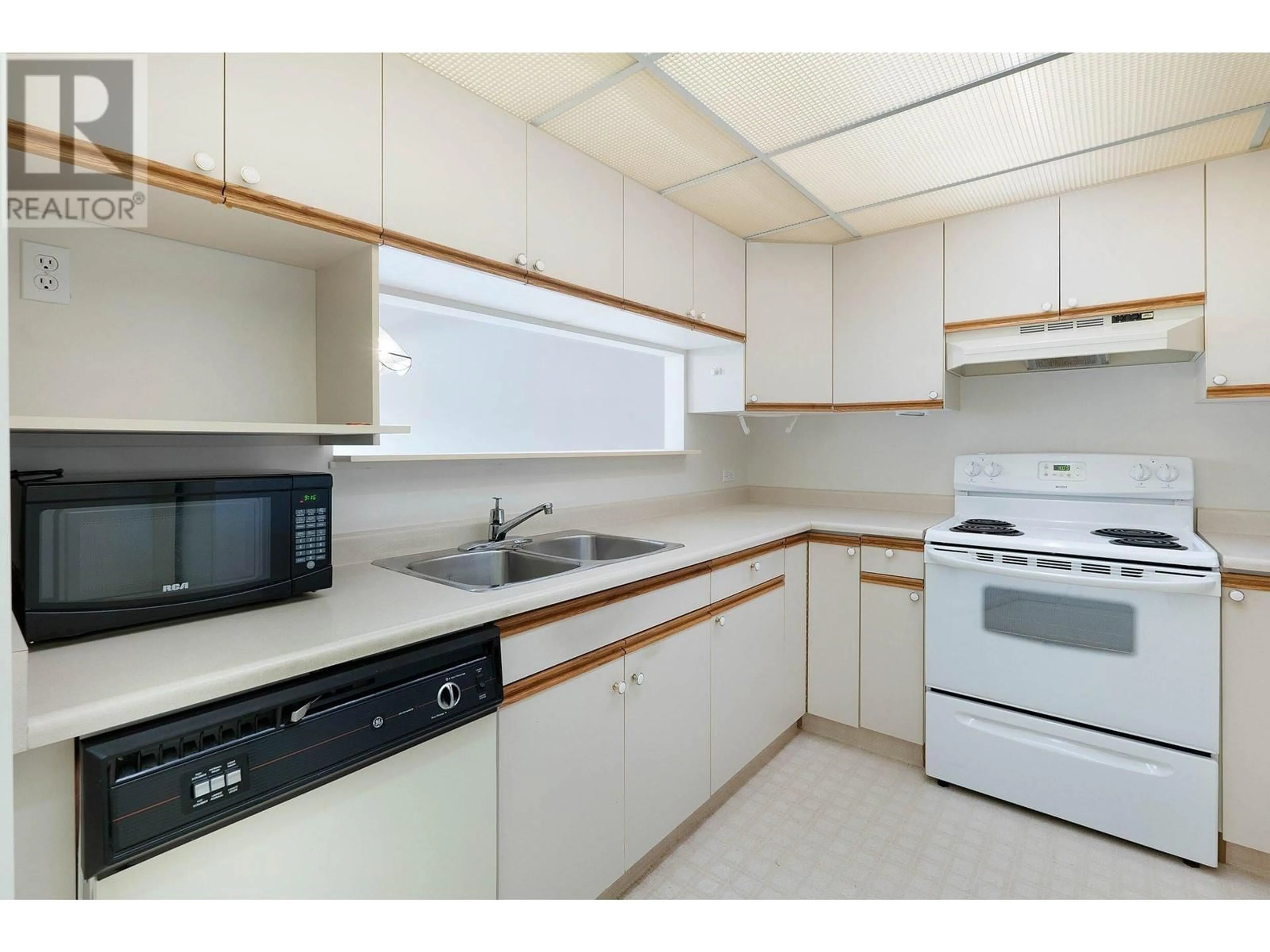 Standard kitchen, unknown for 363 - 1045 SUTHERLAND AVENUE, Kelowna British Columbia V1Y5Y1