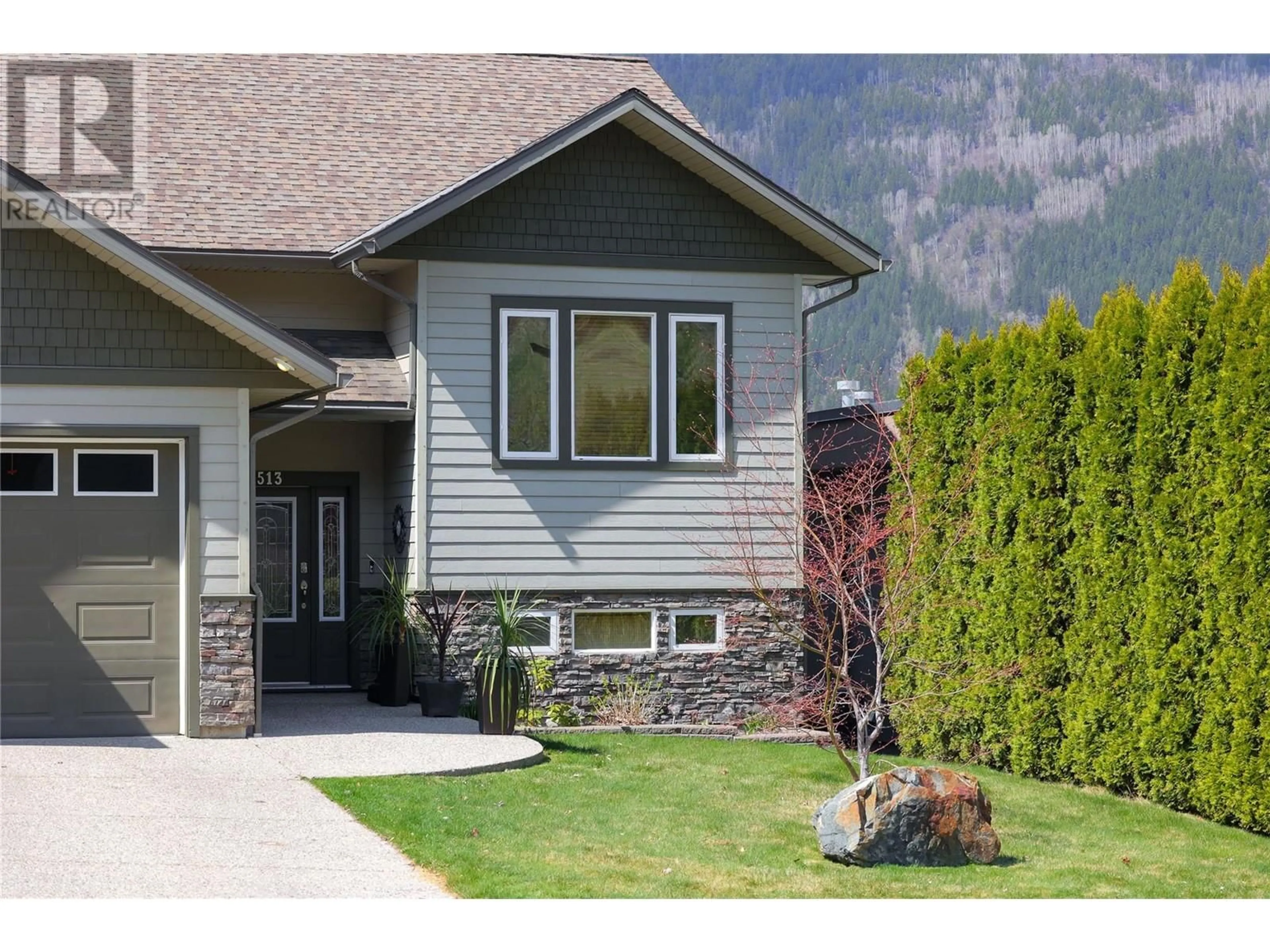 Home with vinyl exterior material, mountain view for 513 HAMPTON GRAY PLACE, Nelson British Columbia V1L7A8