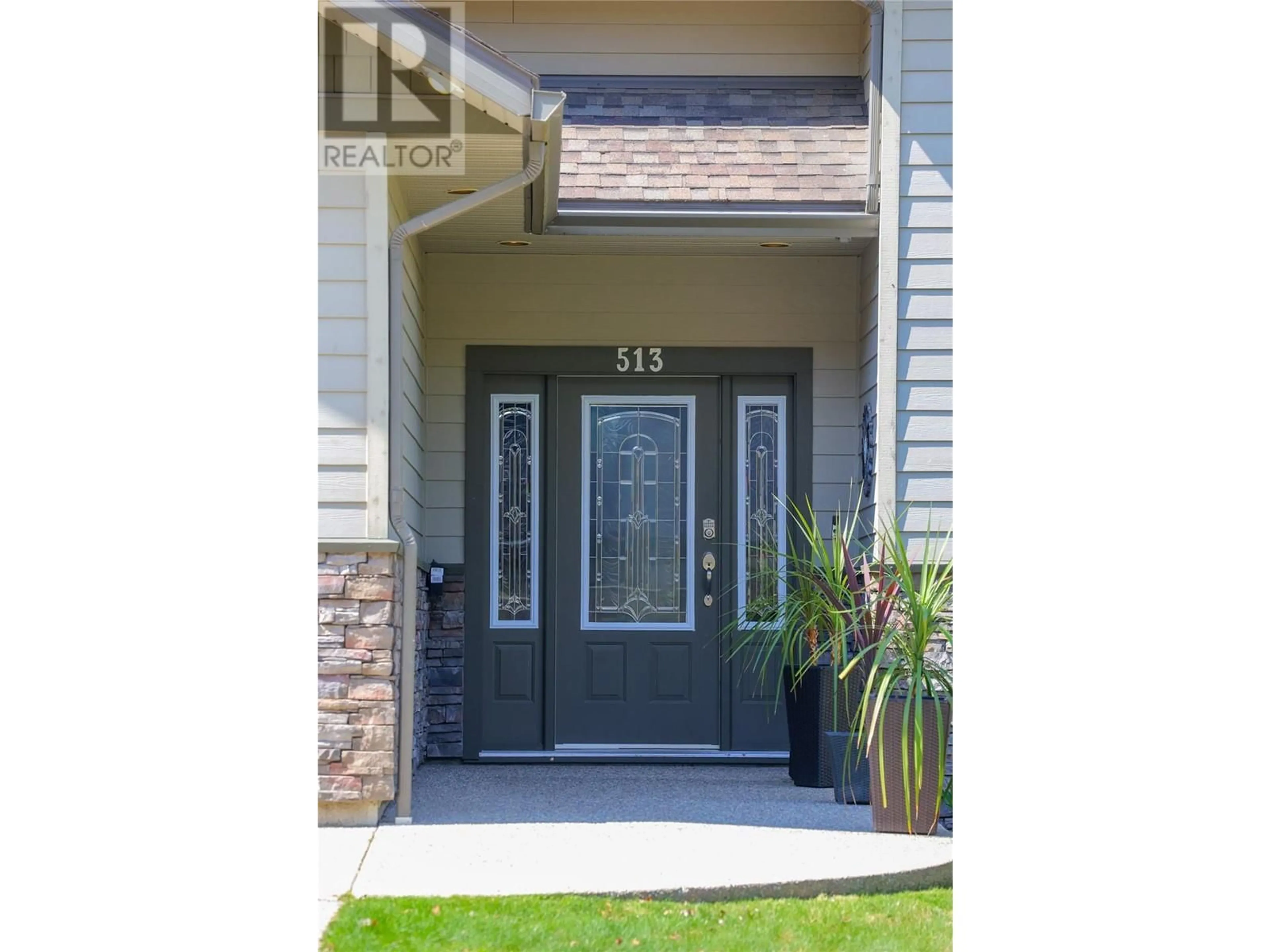 Indoor entryway for 513 HAMPTON GRAY PLACE, Nelson British Columbia V1L7A8
