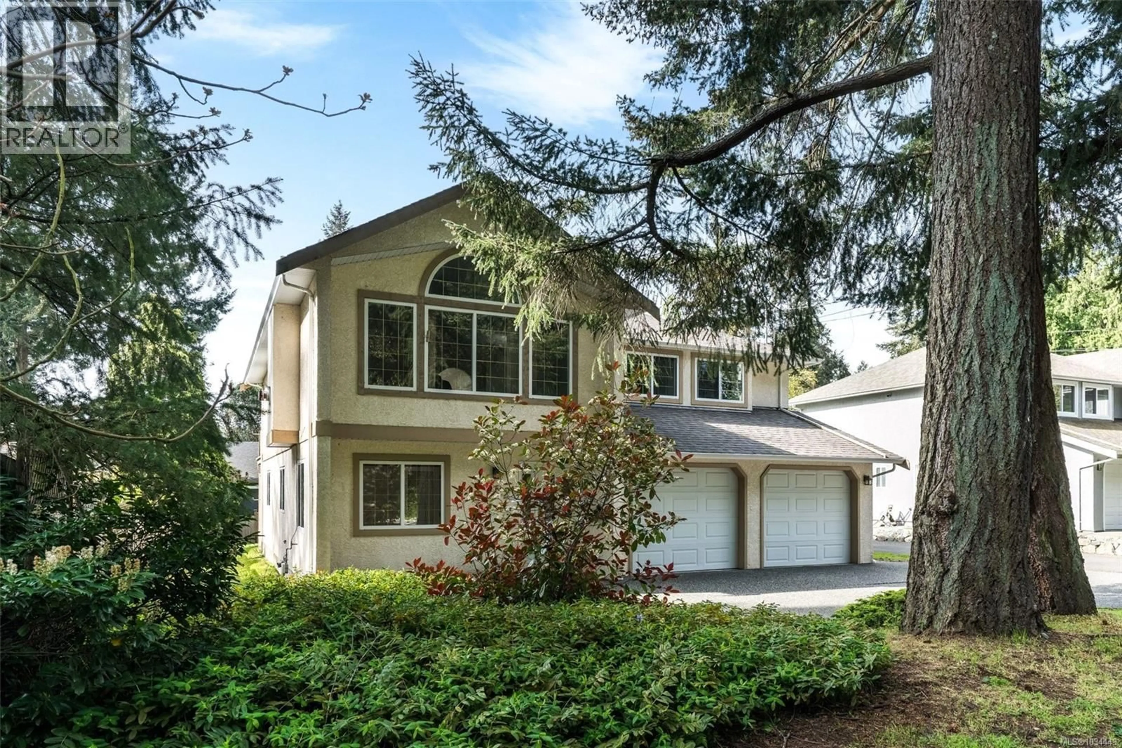 Home with vinyl exterior material, street for 5272 CORDOVA BAY ROAD, Saanich British Columbia V8Y2L4