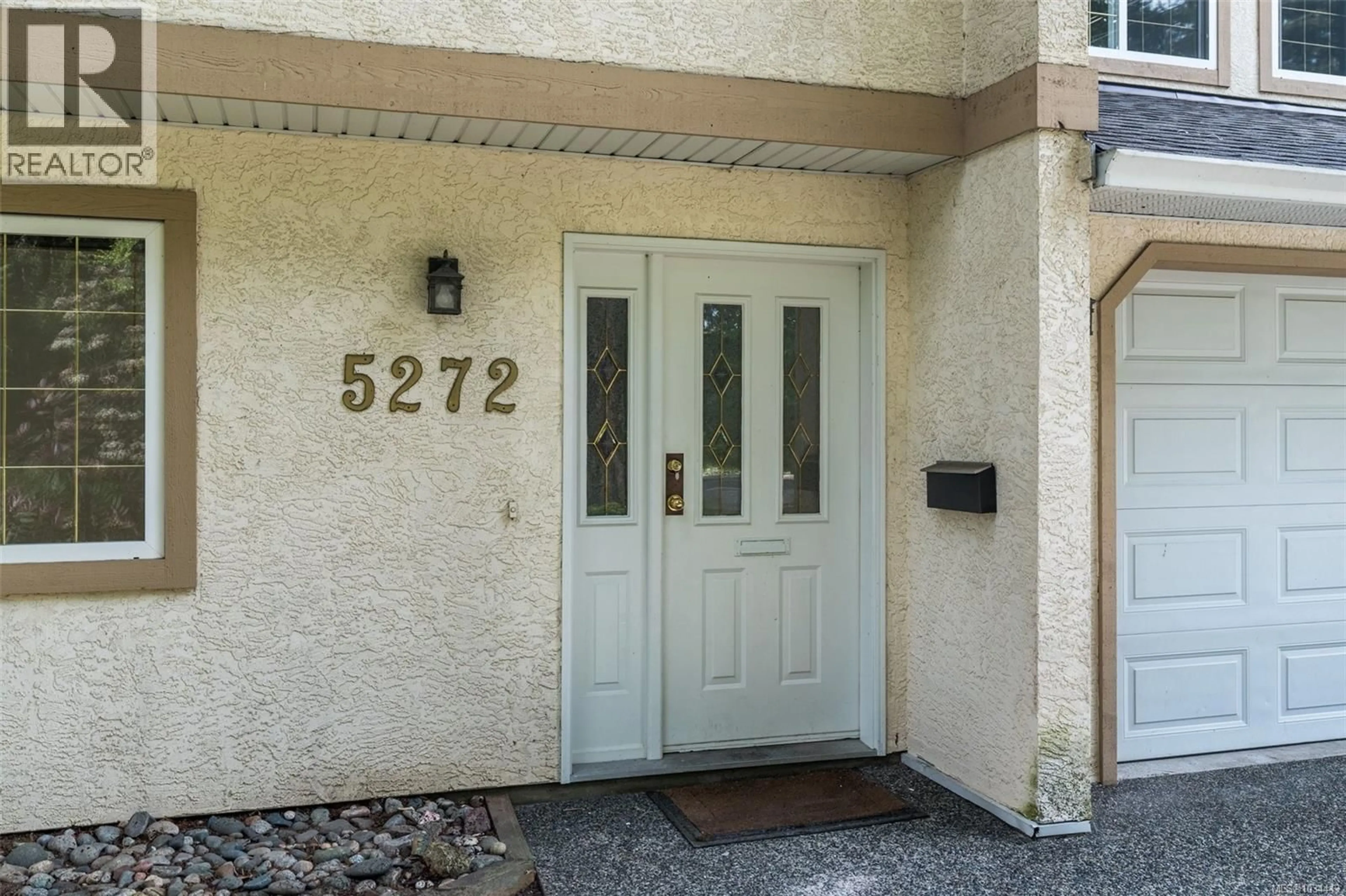 Indoor entryway for 5272 CORDOVA BAY ROAD, Saanich British Columbia V8Y2L4