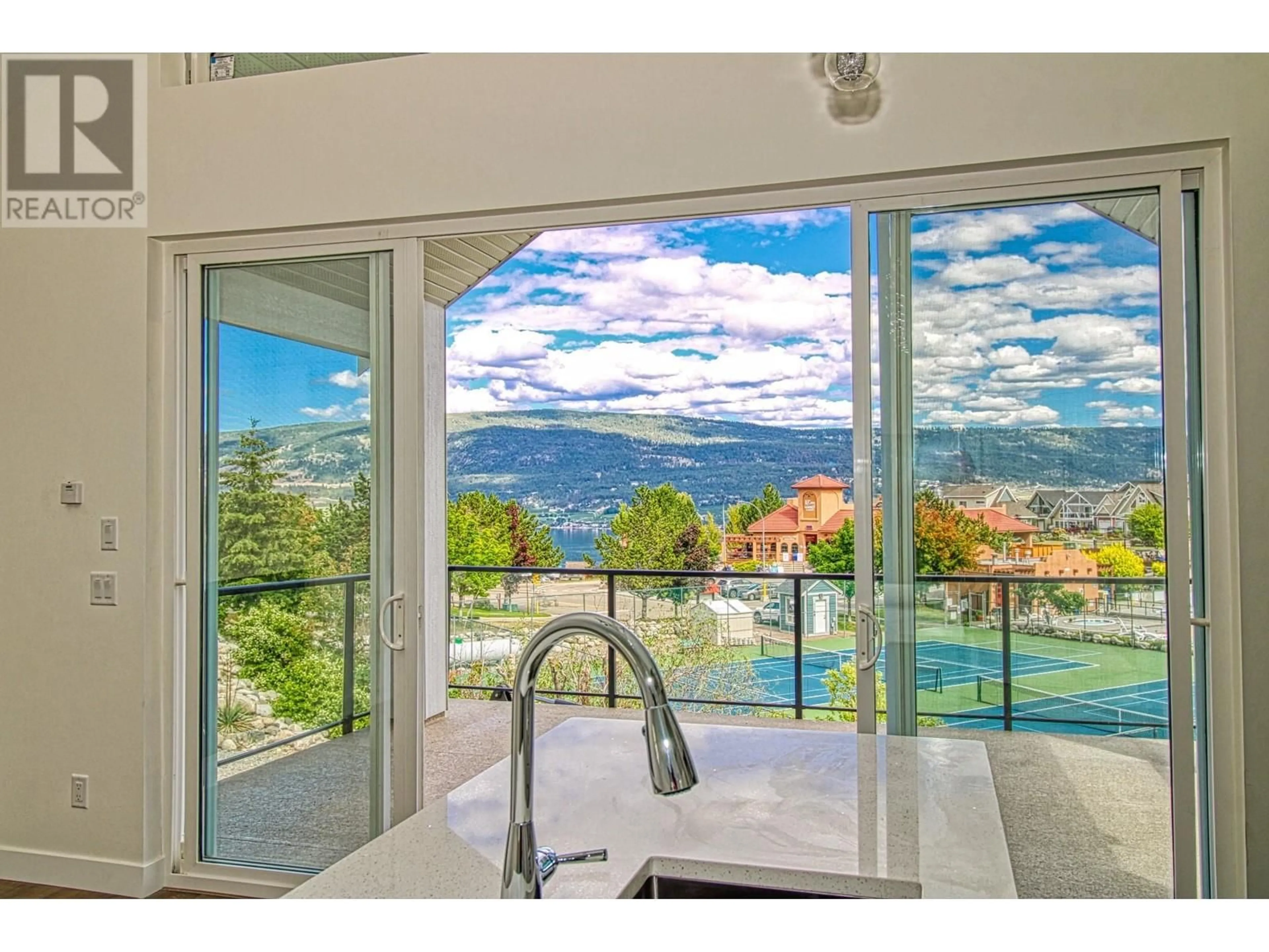 Contemporary bathroom, ceramic/tile floor for 336 - 6857 MADRID WAY, Kelowna British Columbia V1Z3R8