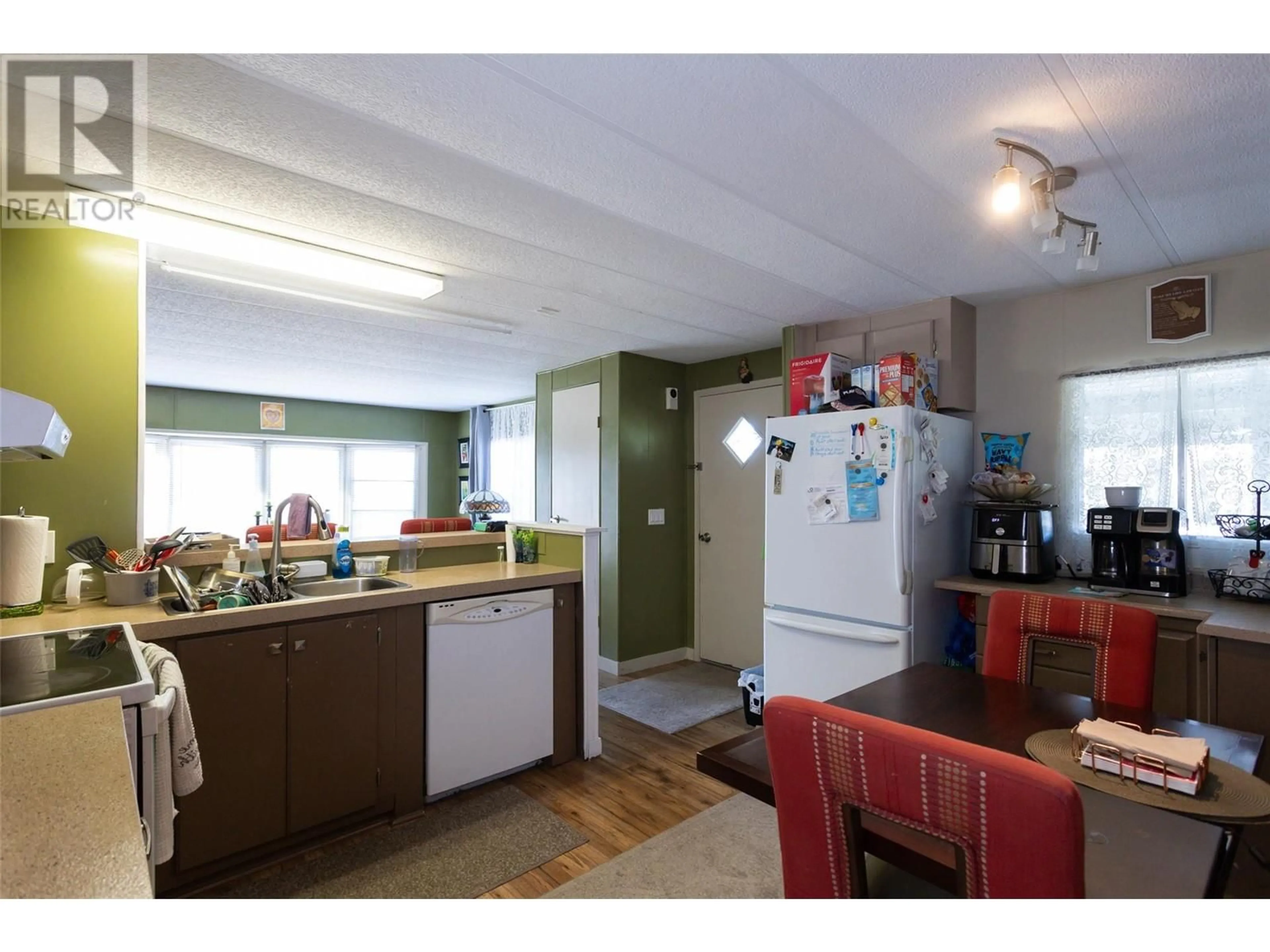 Standard kitchen, unknown for 74 - 3535 MCCULLOCH ROAD, Kelowna British Columbia V1W4R6